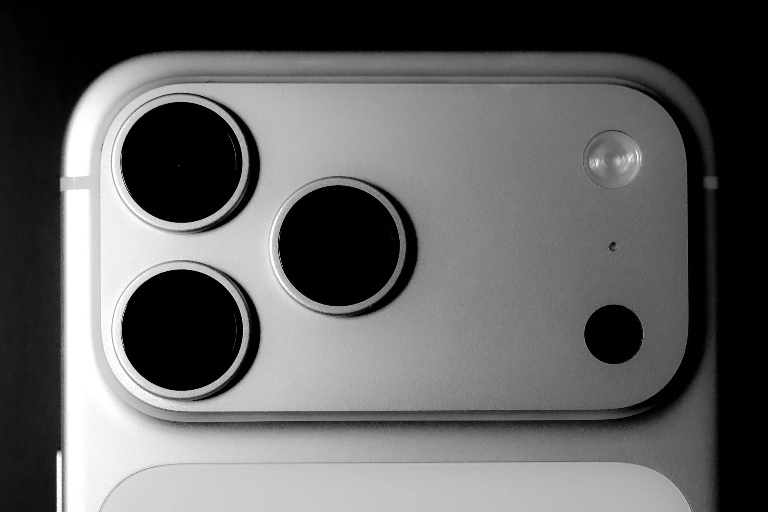 Giá iPhone 18 Pro dự kiến gần 45 triệu đồng do chi phí bộ nhớ tăng vọt