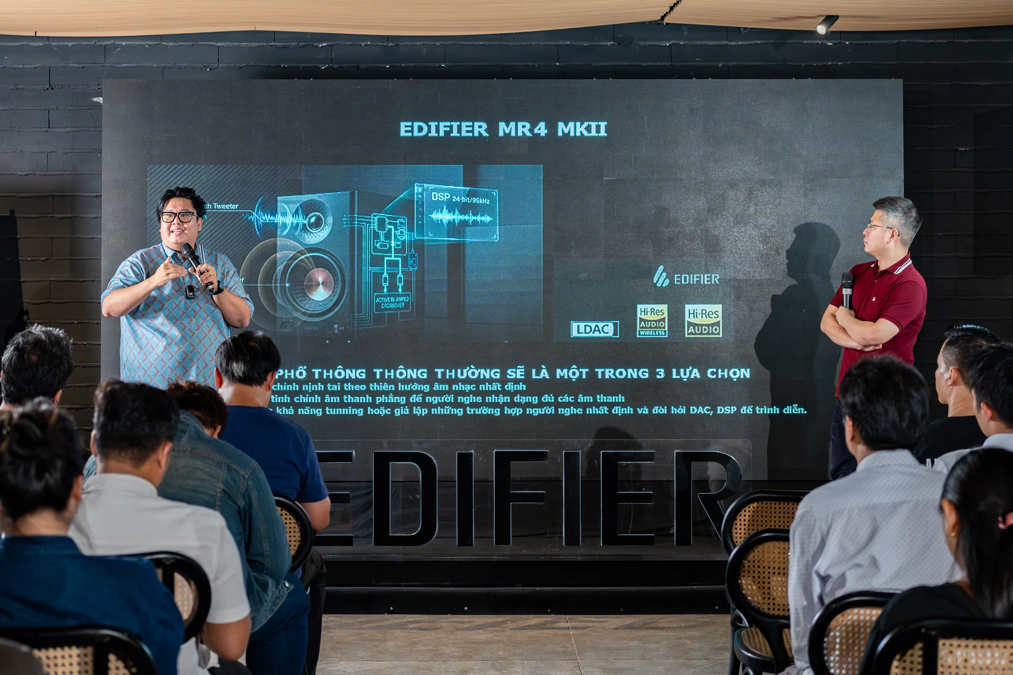 Edifier ra mắt Loa kiểm âm MR4 MKII, đưa chất âm phòng thu vào góc setup hiện đại