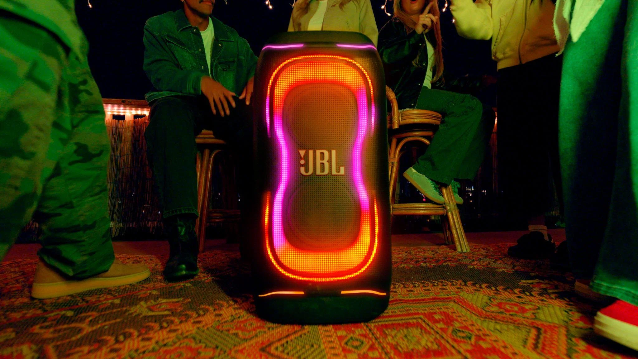 JBL PartyBox 330 và PartyBox 130 ra mắt tại Việt Nam với AI Sound Boost và đèn Dynamic Lightshow