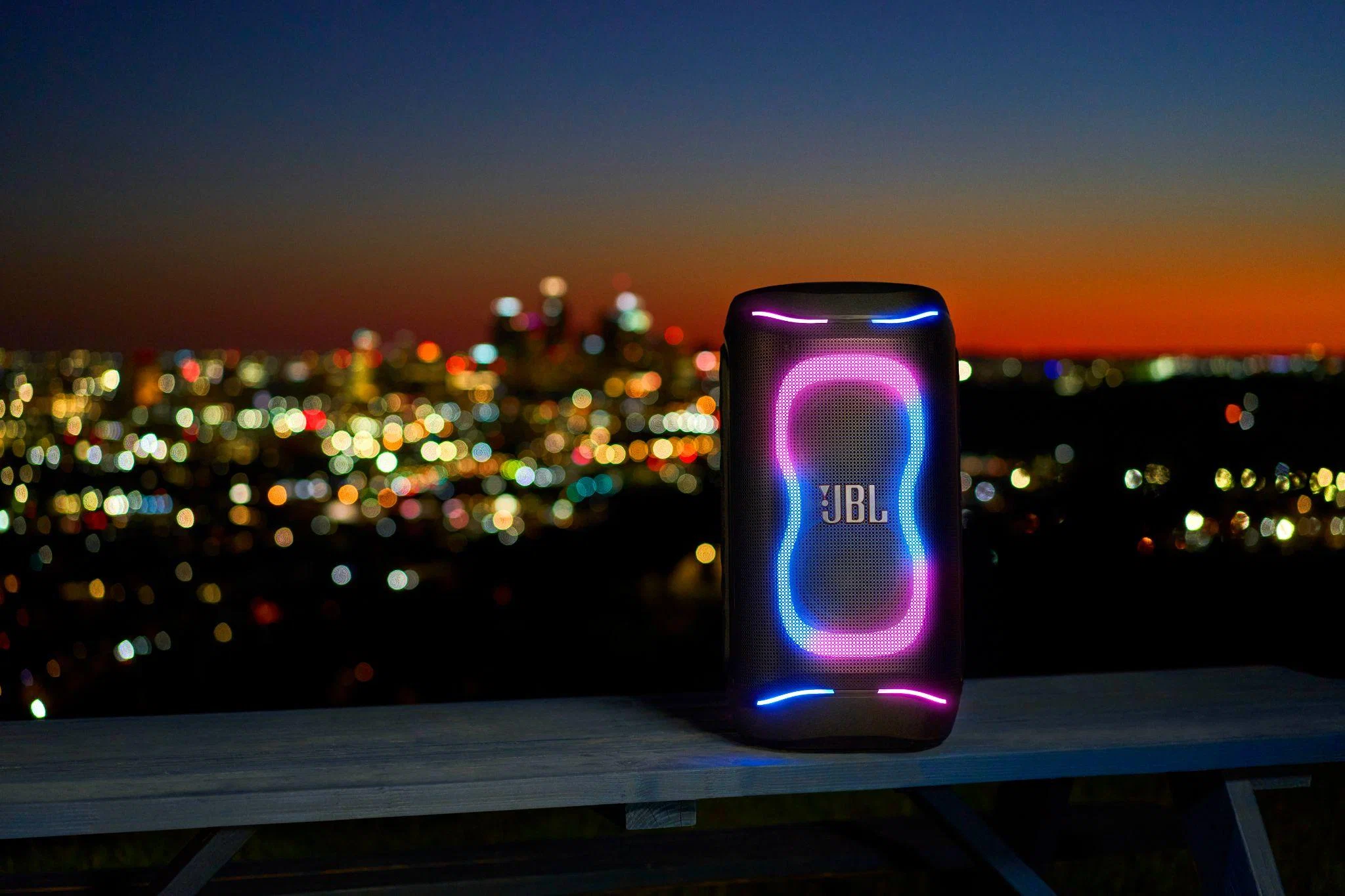 JBL PartyBox 330 và PartyBox 130 ra mắt tại Việt Nam với AI Sound Boost và đèn Dynamic Lightshow
