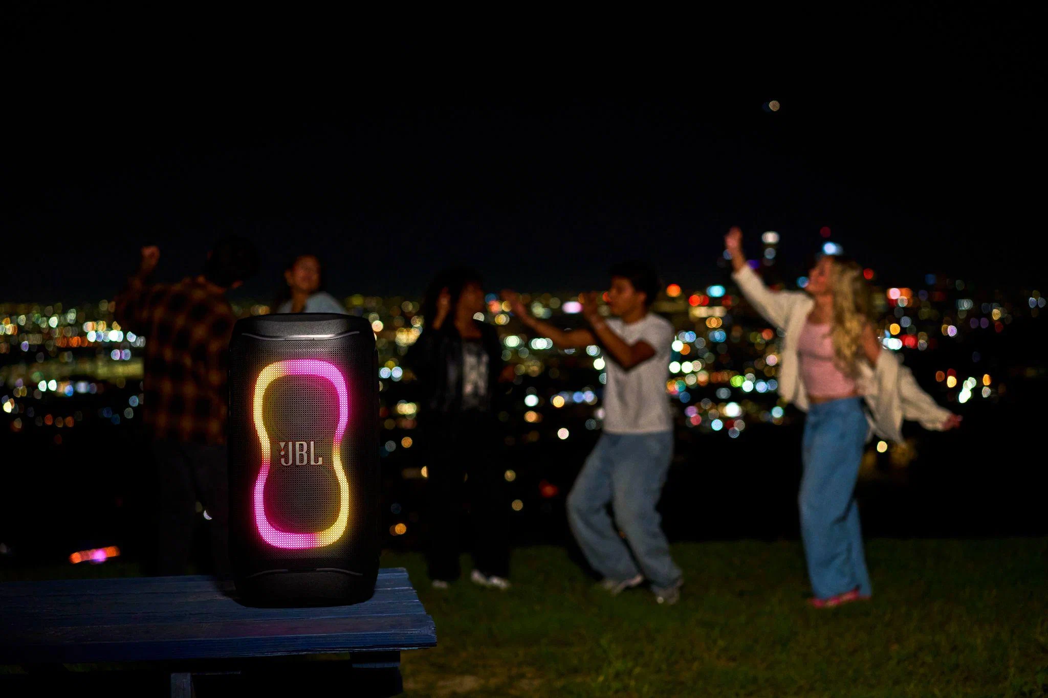JBL PartyBox 330 và PartyBox 130 ra mắt tại Việt Nam với AI Sound Boost và đèn Dynamic Lightshow