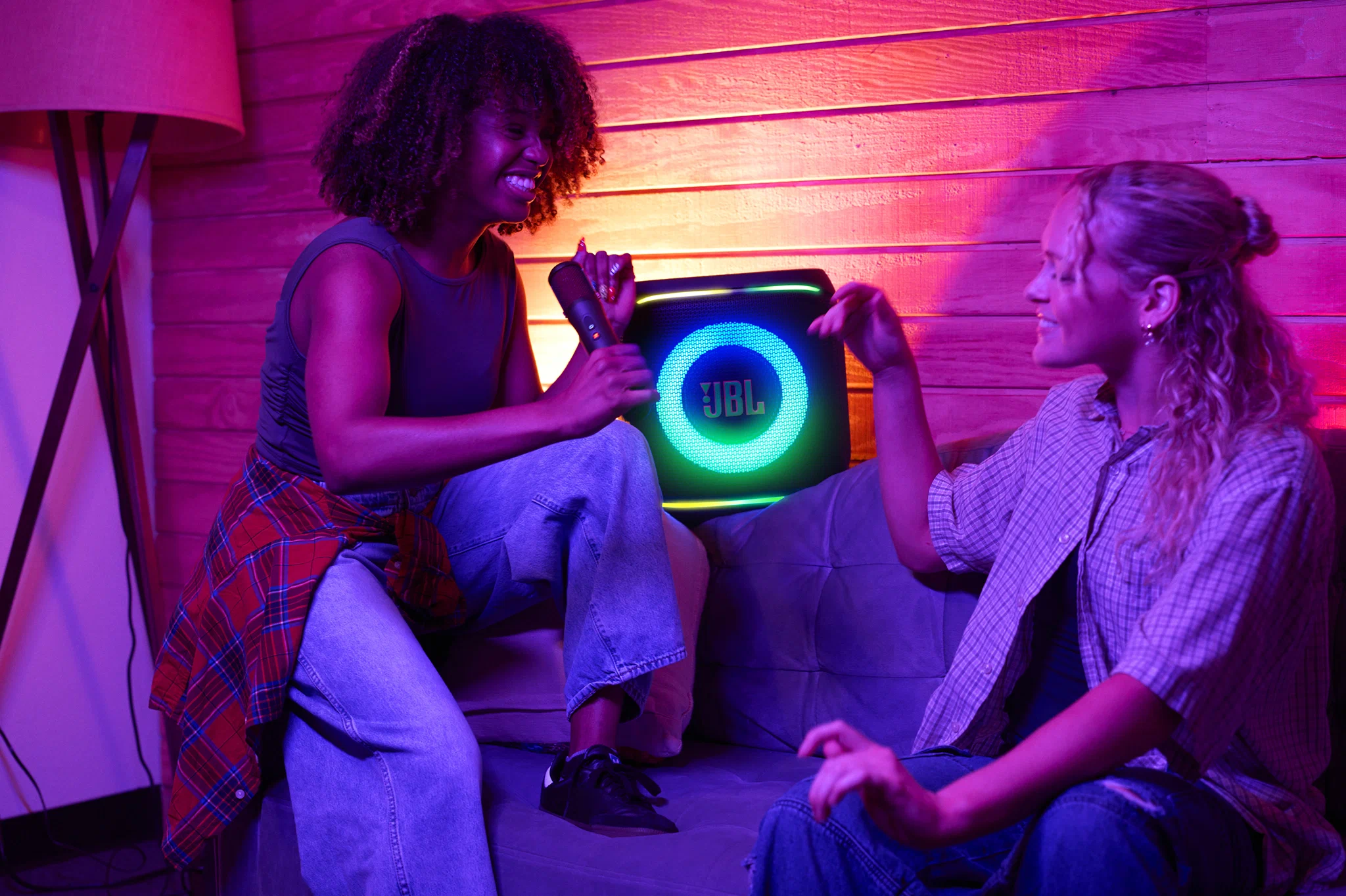 JBL ra mắt PartyBox On-The-Go 2 Plus và Encore 2 Plus với AI tách giọng hát
