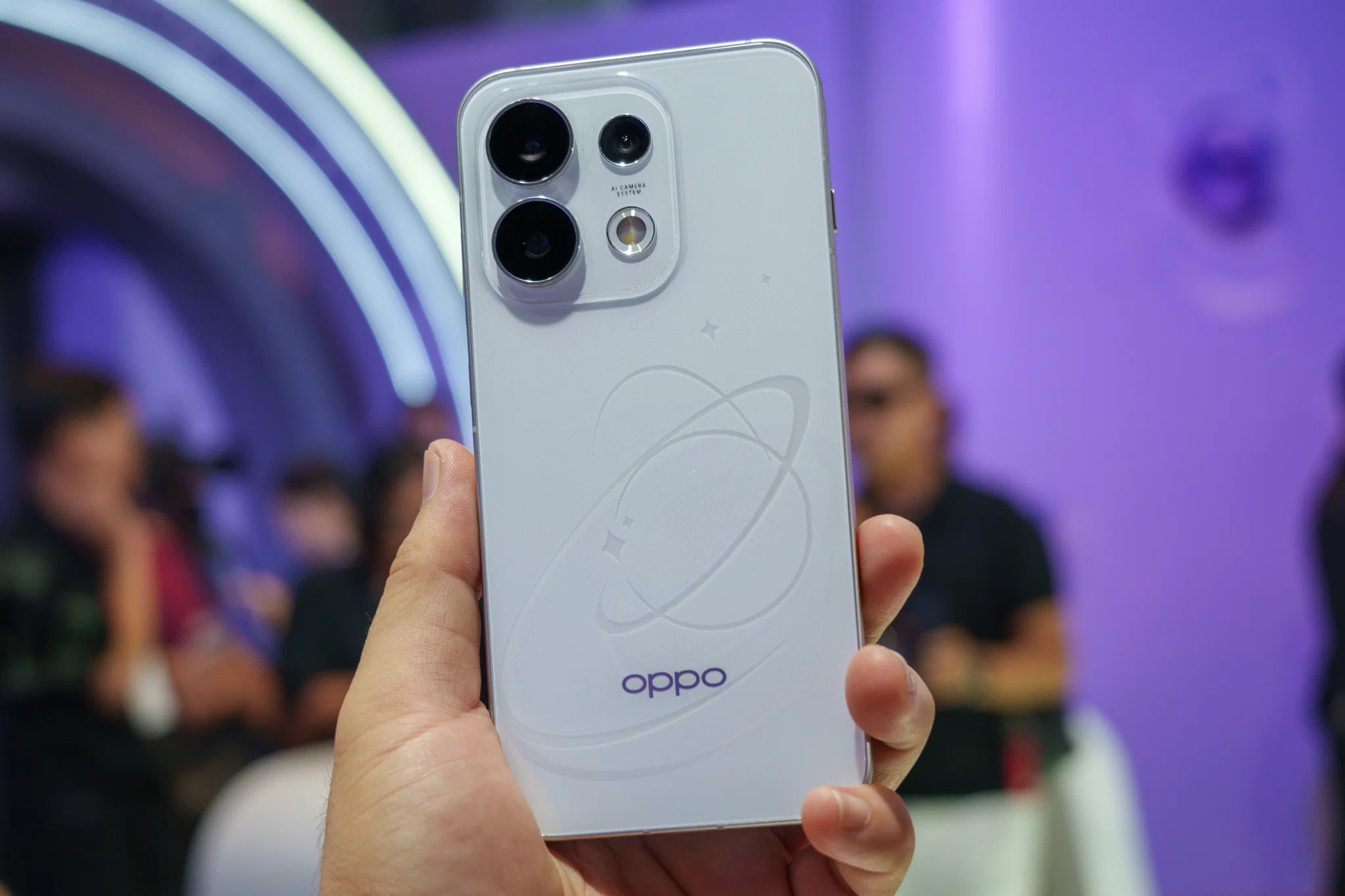 OPPO Reno16 Series 5G ra mắt tại Việt Nam với thiết kế Hành Tinh 3D cùng camera săn ảnh thời thượng