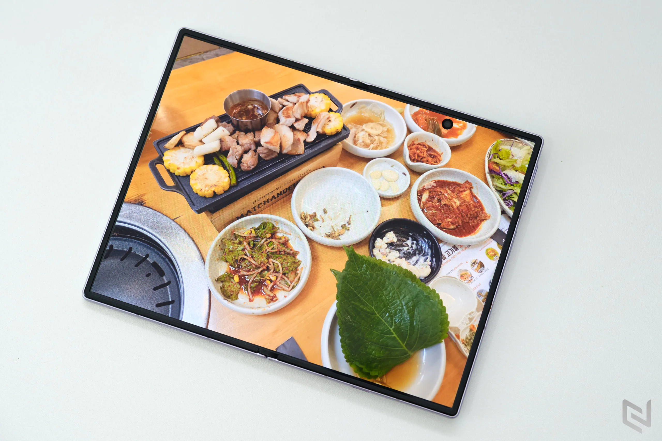 Cùng là Fold nhưng vì sao Z Fold8 và Z Fold8 Ultra lại khác nhau?