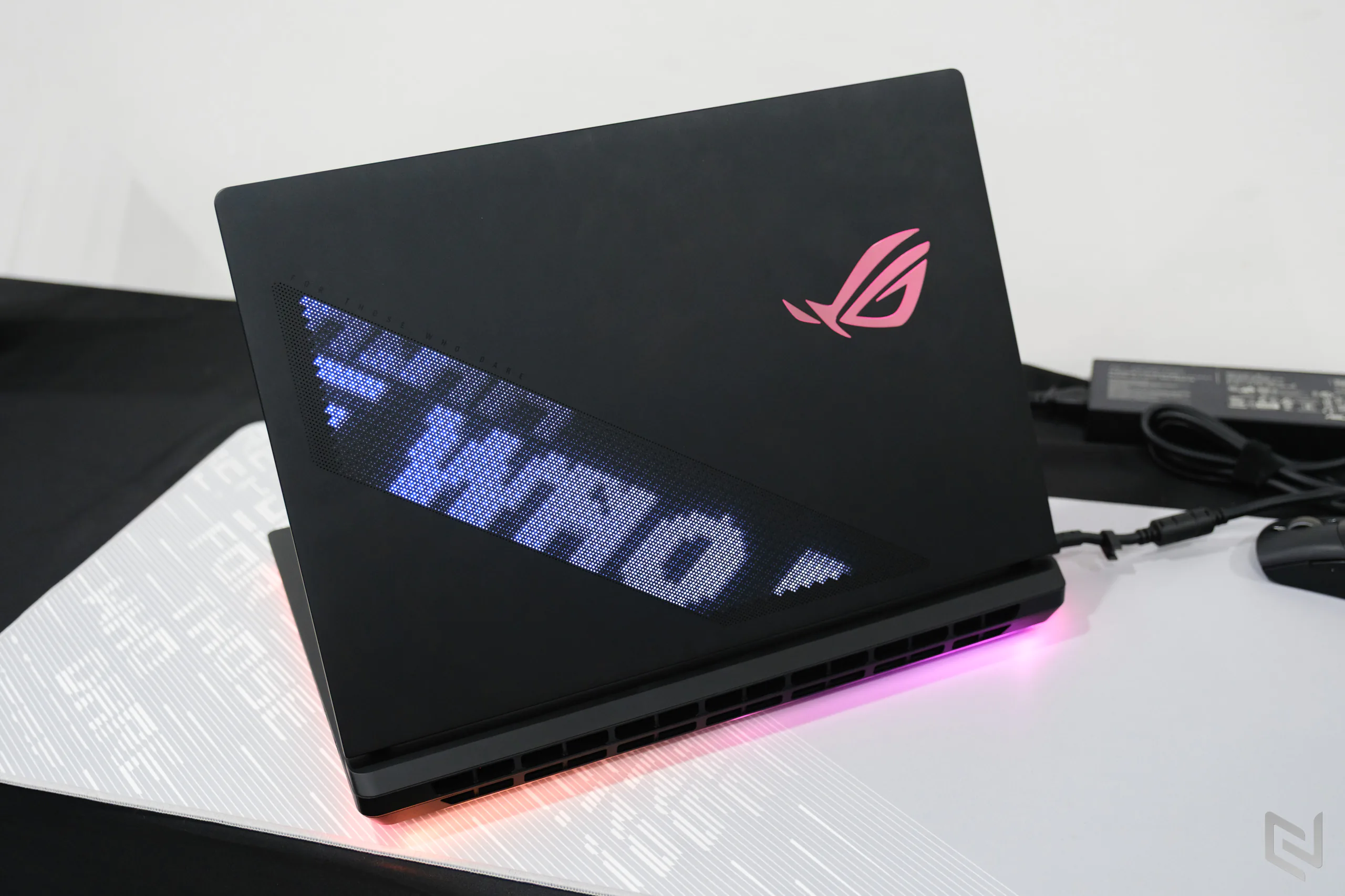 ROG Strix SCAR 18 2026 mở bán tại Việt Nam với RTX 5090, màn hình Mini-LED 4K 240Hz và giá 179,990,000 VND