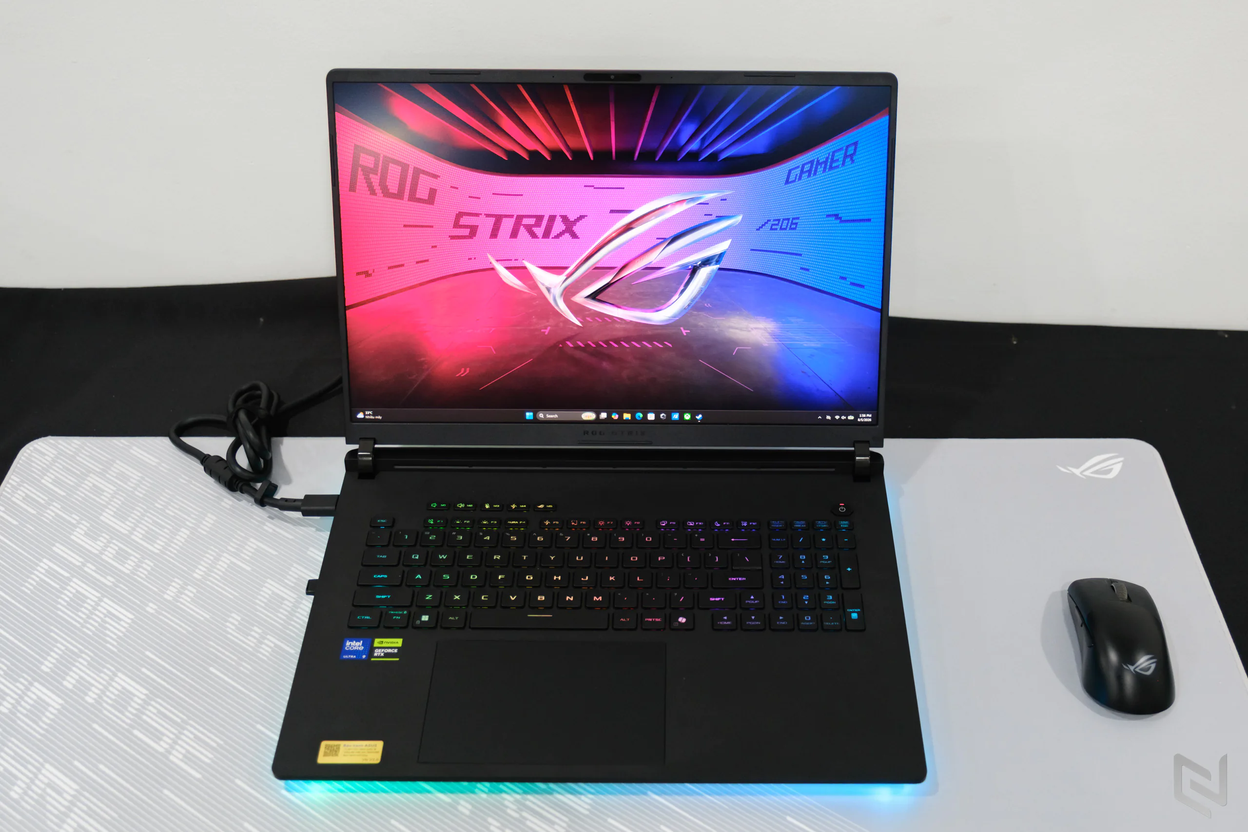 ROG Strix SCAR 18 2026 mở bán tại Việt Nam với RTX 5090, màn hình Mini-LED 4K 240Hz và giá 179,990,000 VND