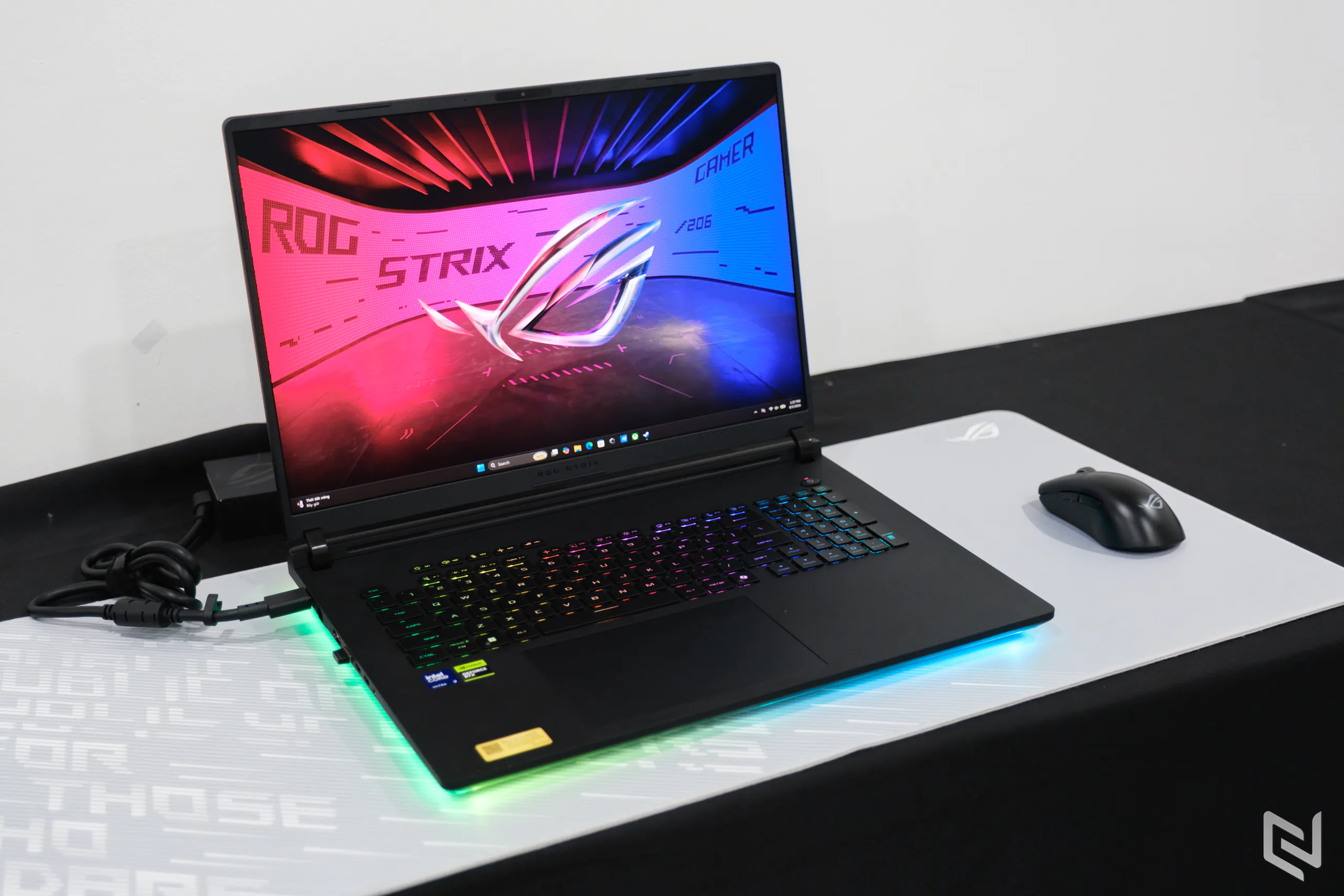 ROG Strix SCAR 18 2026 mở bán tại Việt Nam với RTX 5090, màn hình Mini-LED 4K 240Hz và giá 179,990,000 VND