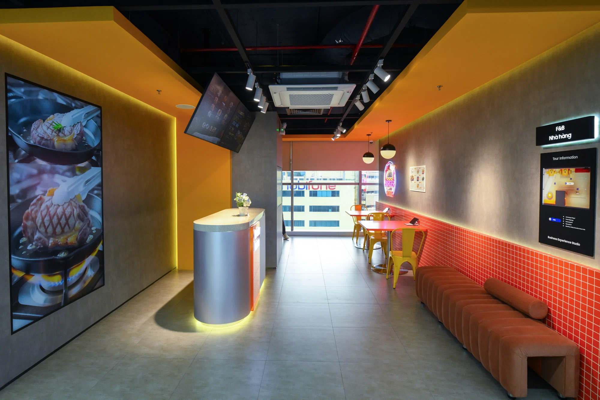 Samsung khai trương Business Experience Studio tại Hà Nội, mô phỏng giải pháp công nghệ cho 7 lĩnh vực