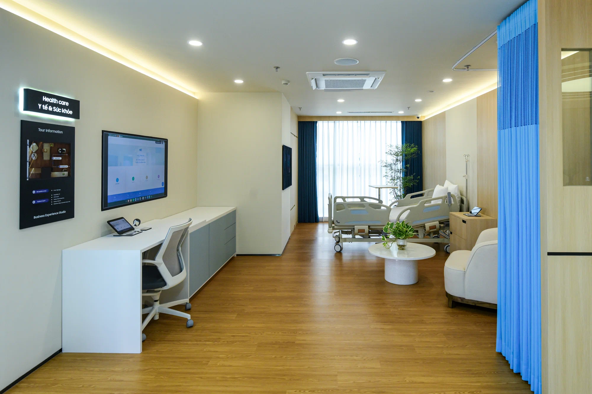 Samsung khai trương Business Experience Studio tại Hà Nội, mô phỏng giải pháp công nghệ cho 7 lĩnh vực