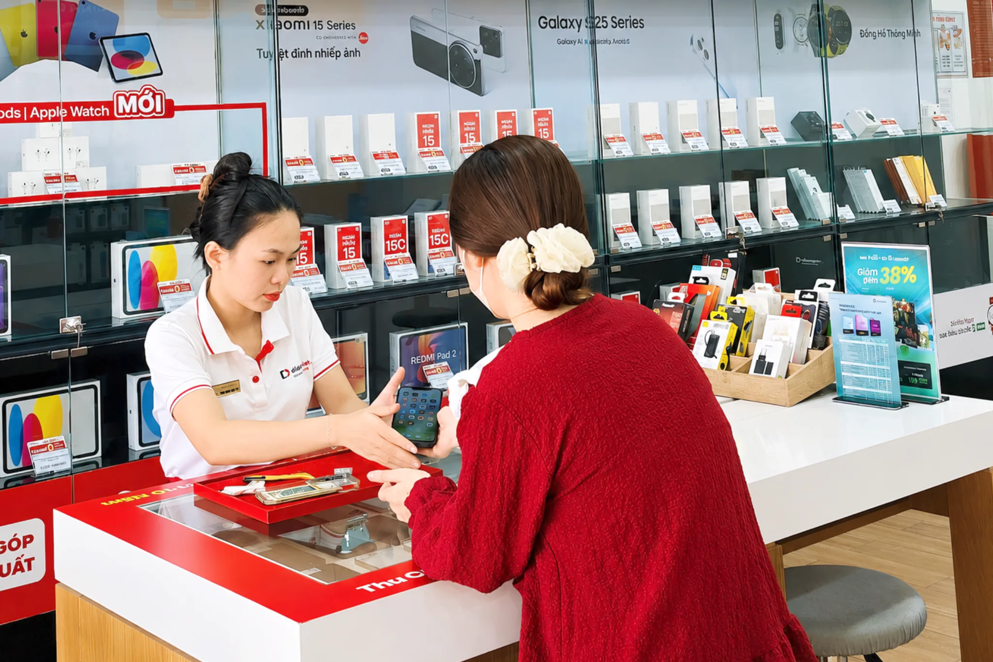 Thị trường máy cũ sôi động trước mùa flagship, giá thu có thể giảm 10-15% khi máy mới lên kệ