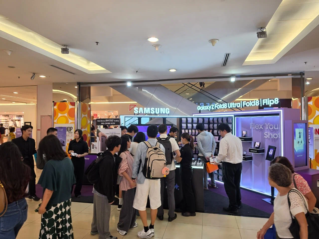 Galaxy Z8 series lập kỷ lục đặt trước tại Đông Nam Á và Châu Đại Dương, Z Fold8 chiếm gần 60%