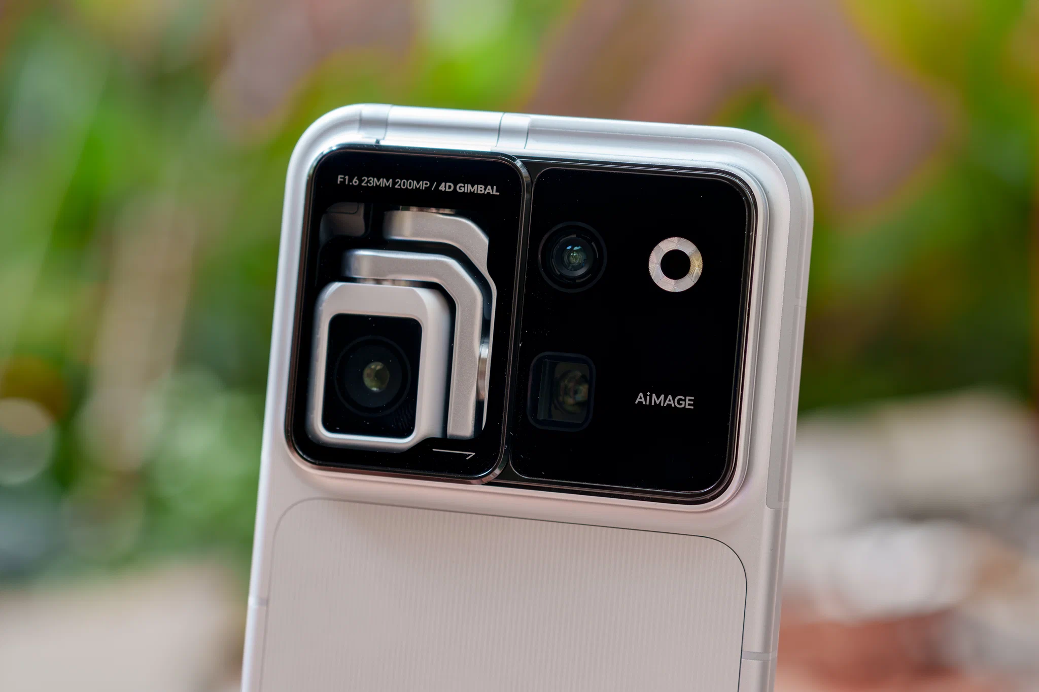 Trên tay HONOR Robot Phone tại Việt Nam, camera gimbal 4DoF tự xoay bằng AI