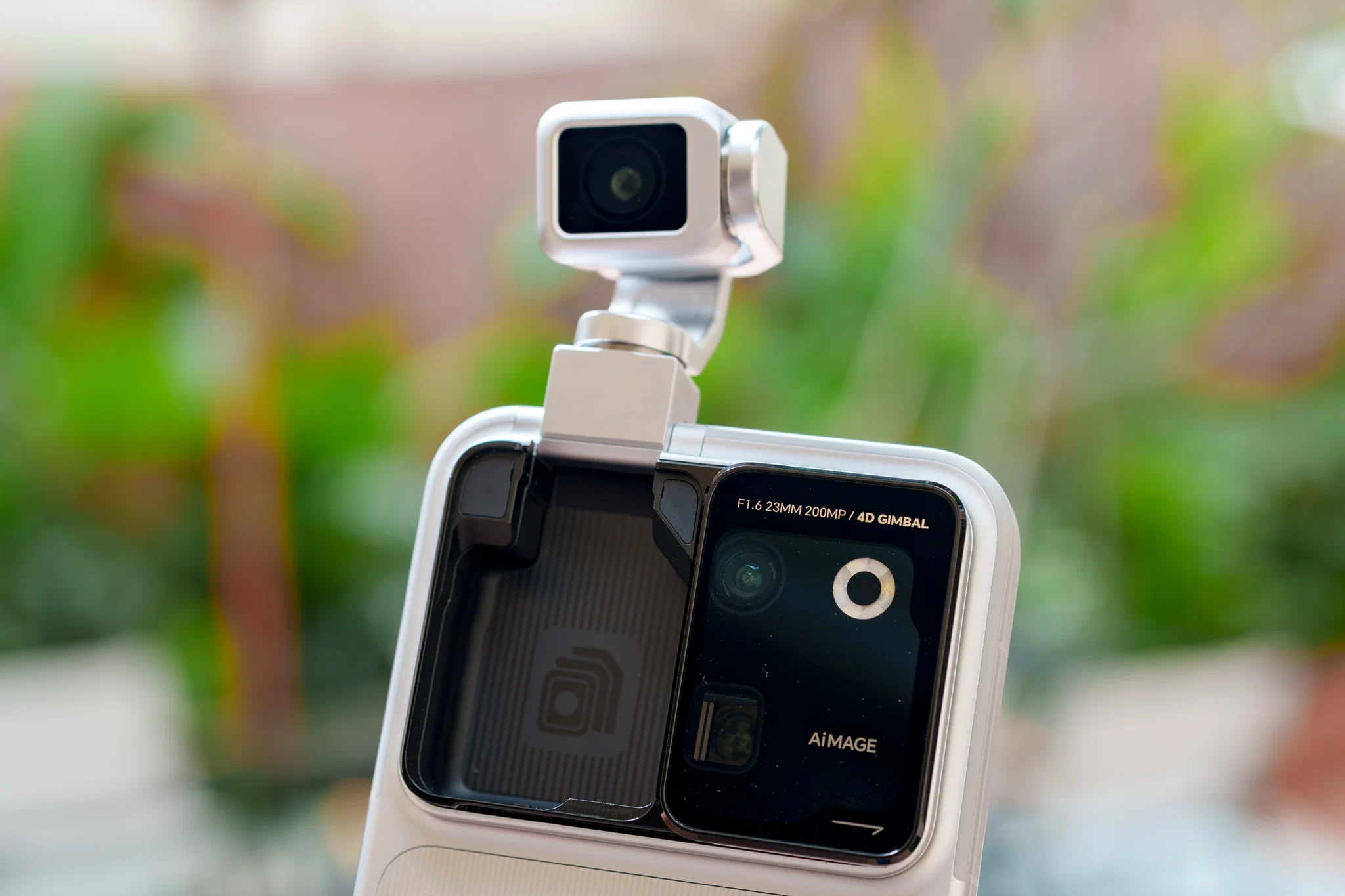 Trên tay HONOR Robot Phone tại Việt Nam, camera gimbal 4DoF tự xoay bằng AI