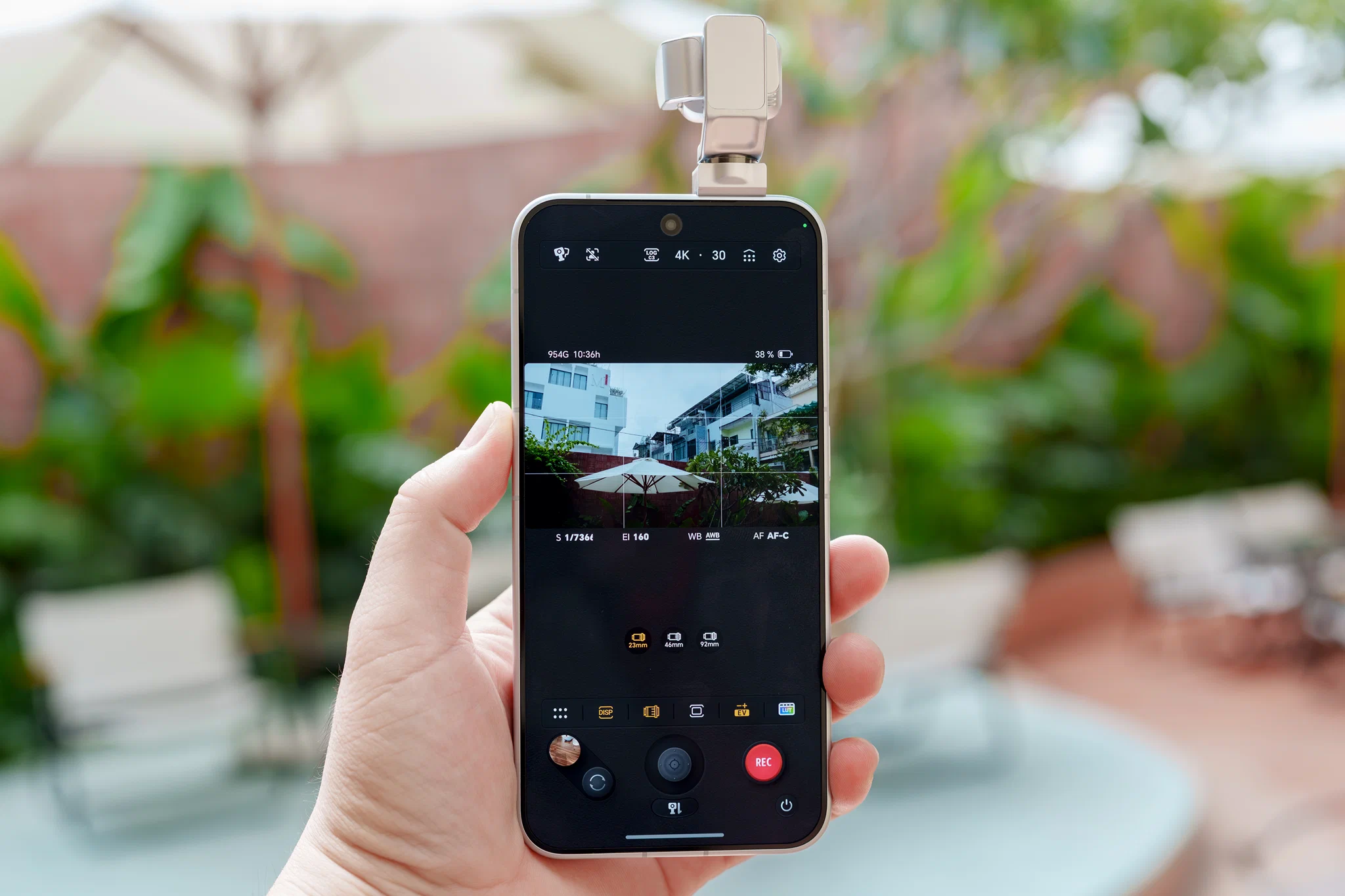 Trên tay HONOR Robot Phone tại Việt Nam, camera gimbal 4DoF tự xoay bằng AI