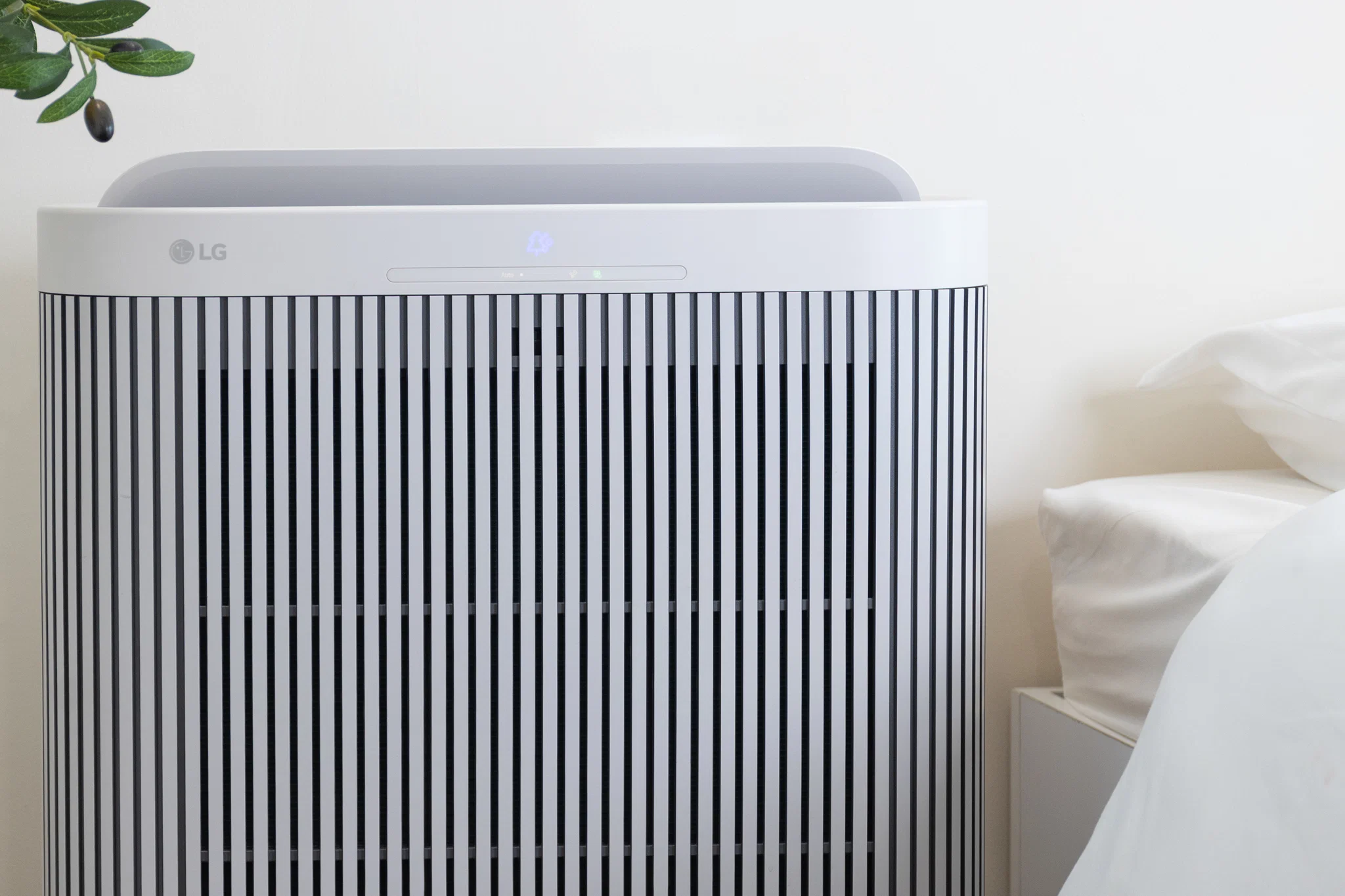 LG ra mắt PuriCare WallFit tại Việt Nam - Máy lọc không khí với thiết kế mỏng sát tường và AI Mode