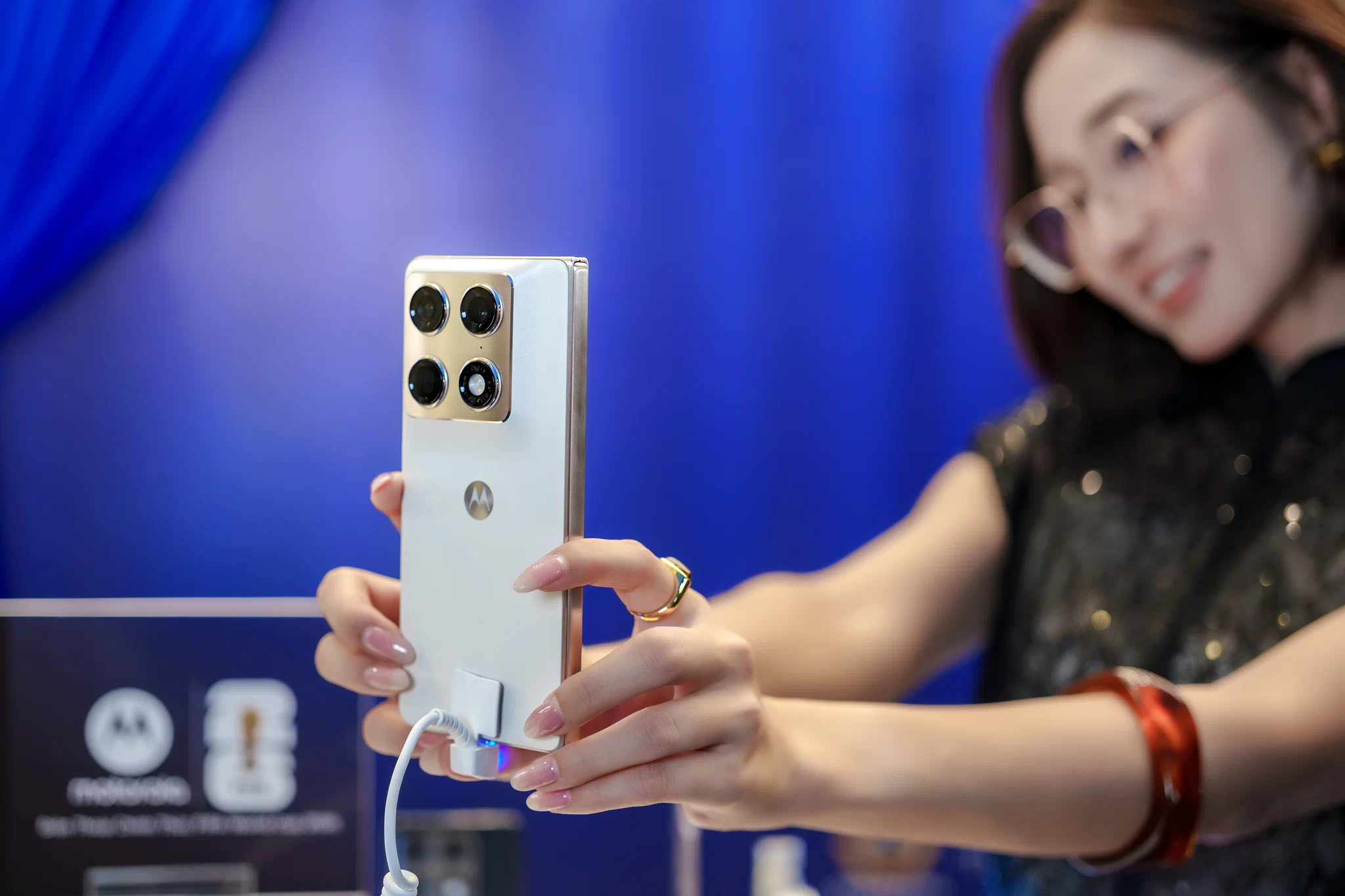 Motorola razr fold ra mắt tại Việt Nam với camera đạt DXOMARK Gold Label