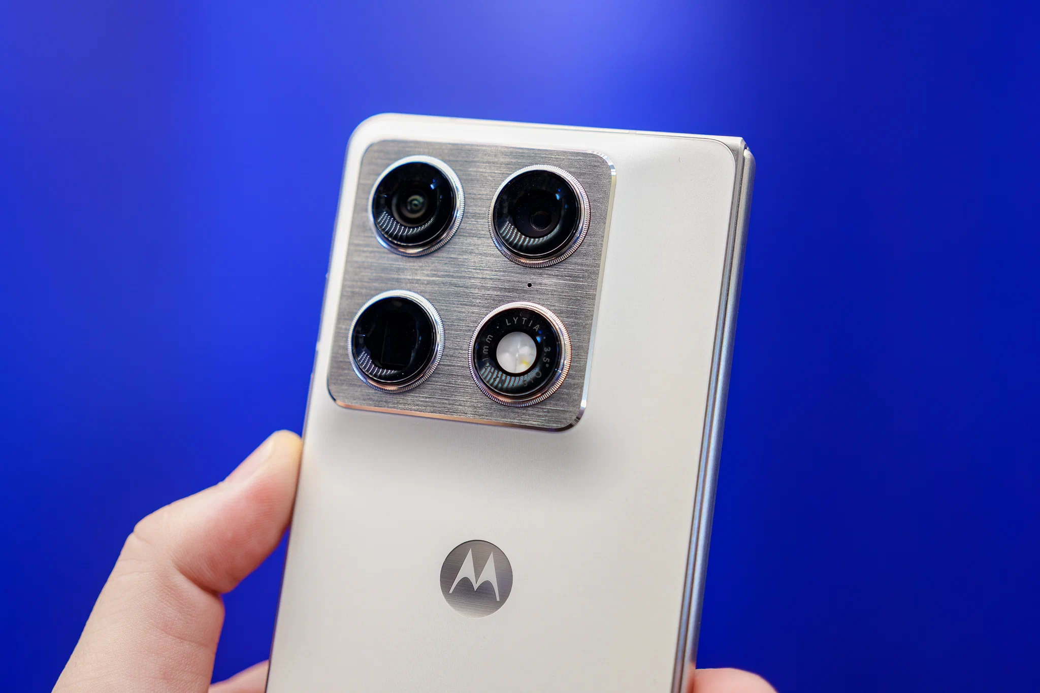 Motorola razr fold ra mắt tại Việt Nam với camera đạt DXOMARK Gold Label