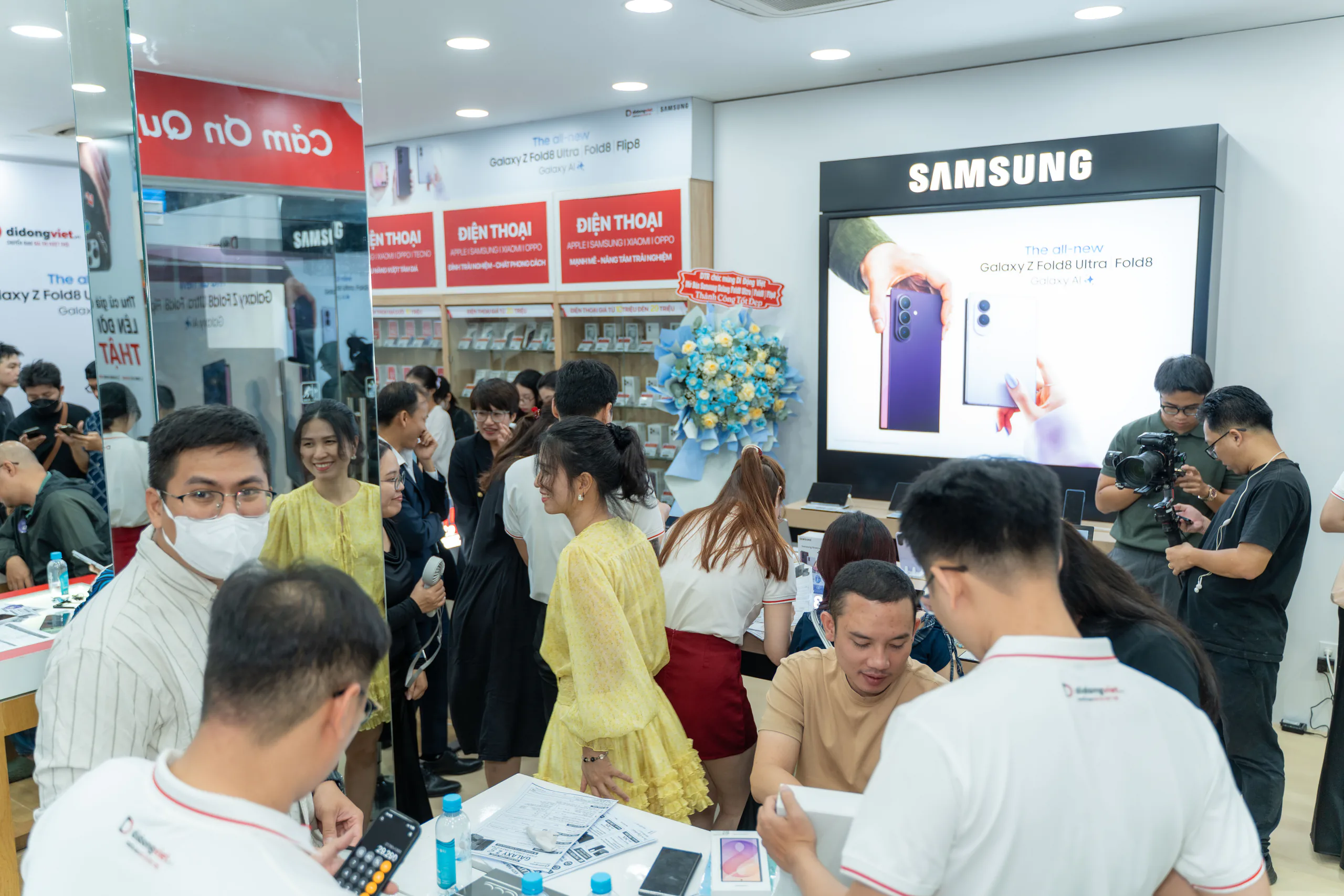 Di Động Việt mở bán Galaxy gập mới với ưu đãi đến 12 triệu đồng