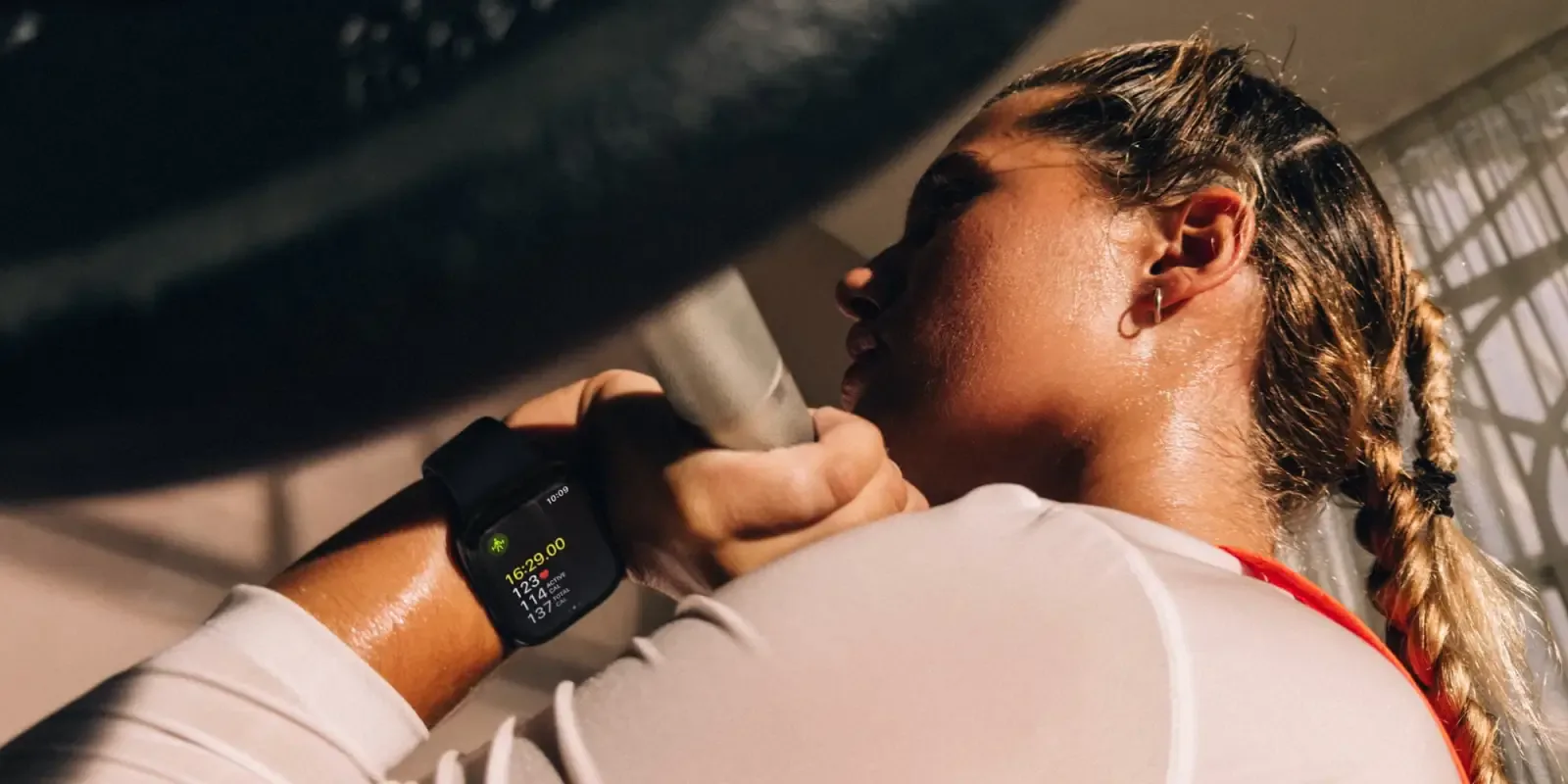 Apple Watch Series 12 có gì mới so với Series 11: Health Sensing System, Ceramic Shield 2 và GPS chính xác hơn
