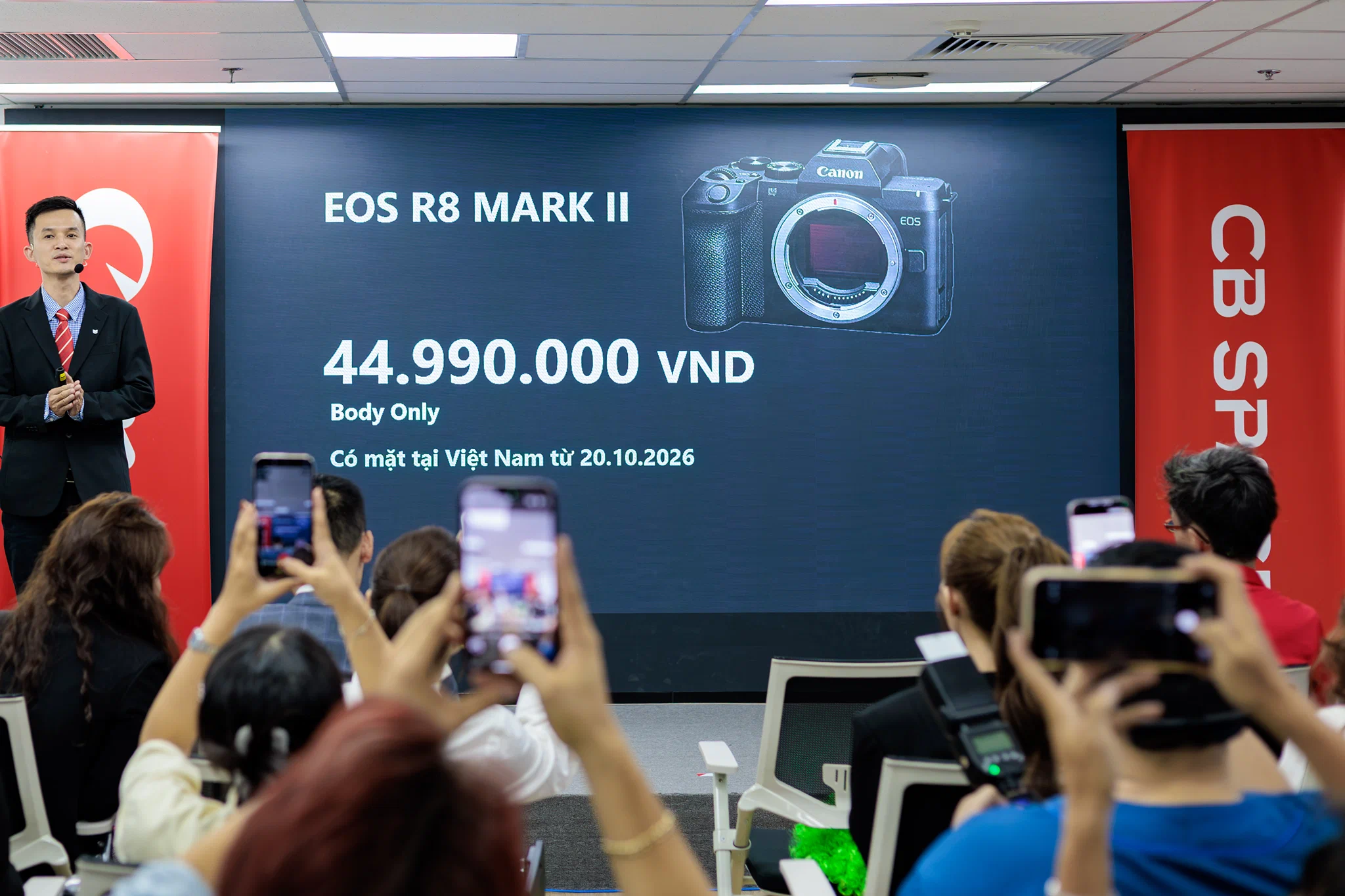 Canon EOS R8 Mark II chính thức ra mắt tại Việt Nam, bổ sung IBIS 5 trục, chụp 40 hình/giây và quay 4K 60p