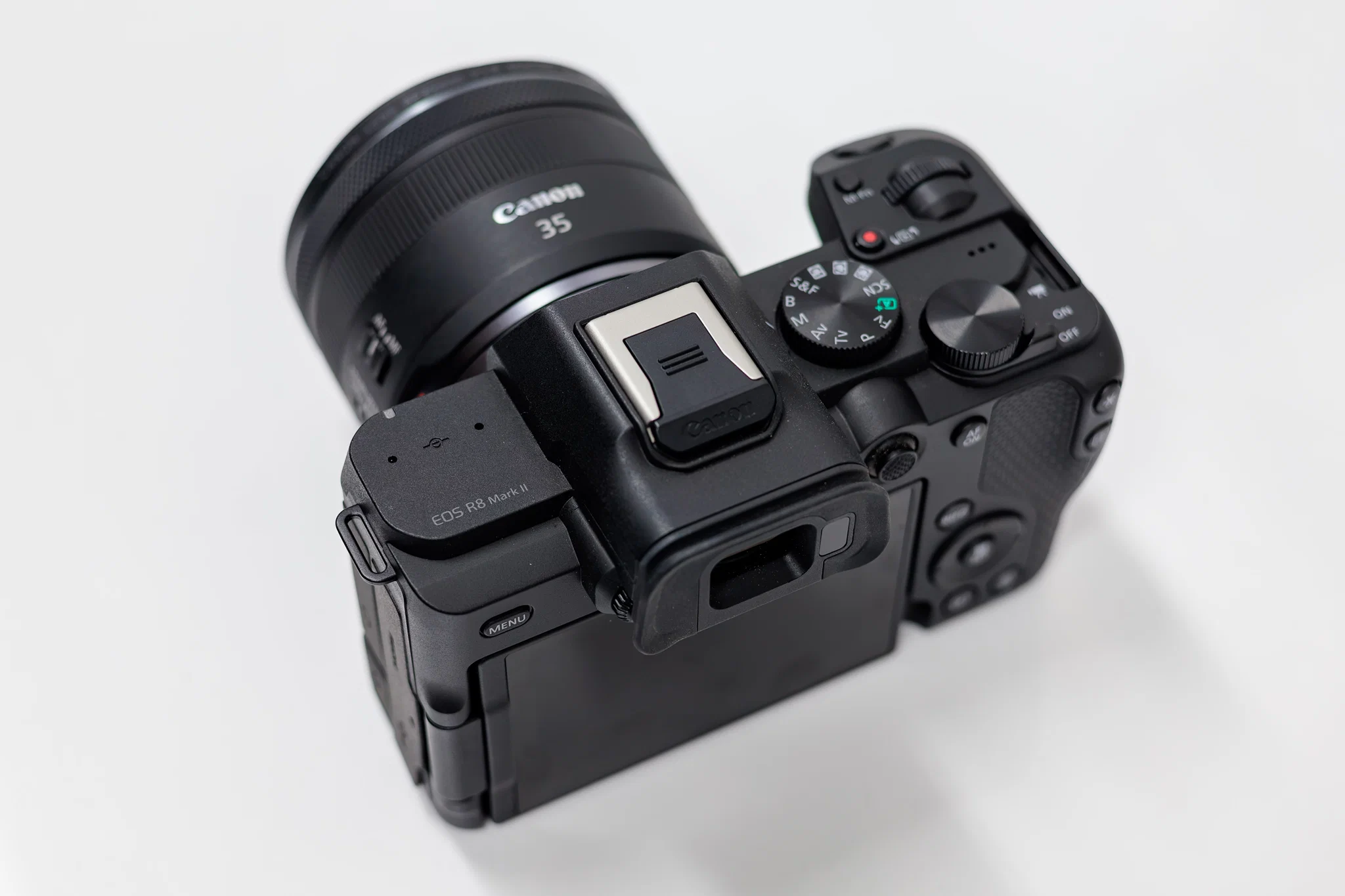 Canon EOS R8 Mark II chính thức ra mắt tại Việt Nam, bổ sung IBIS 5 trục, chụp 40 hình/giây và quay 4K 60p
