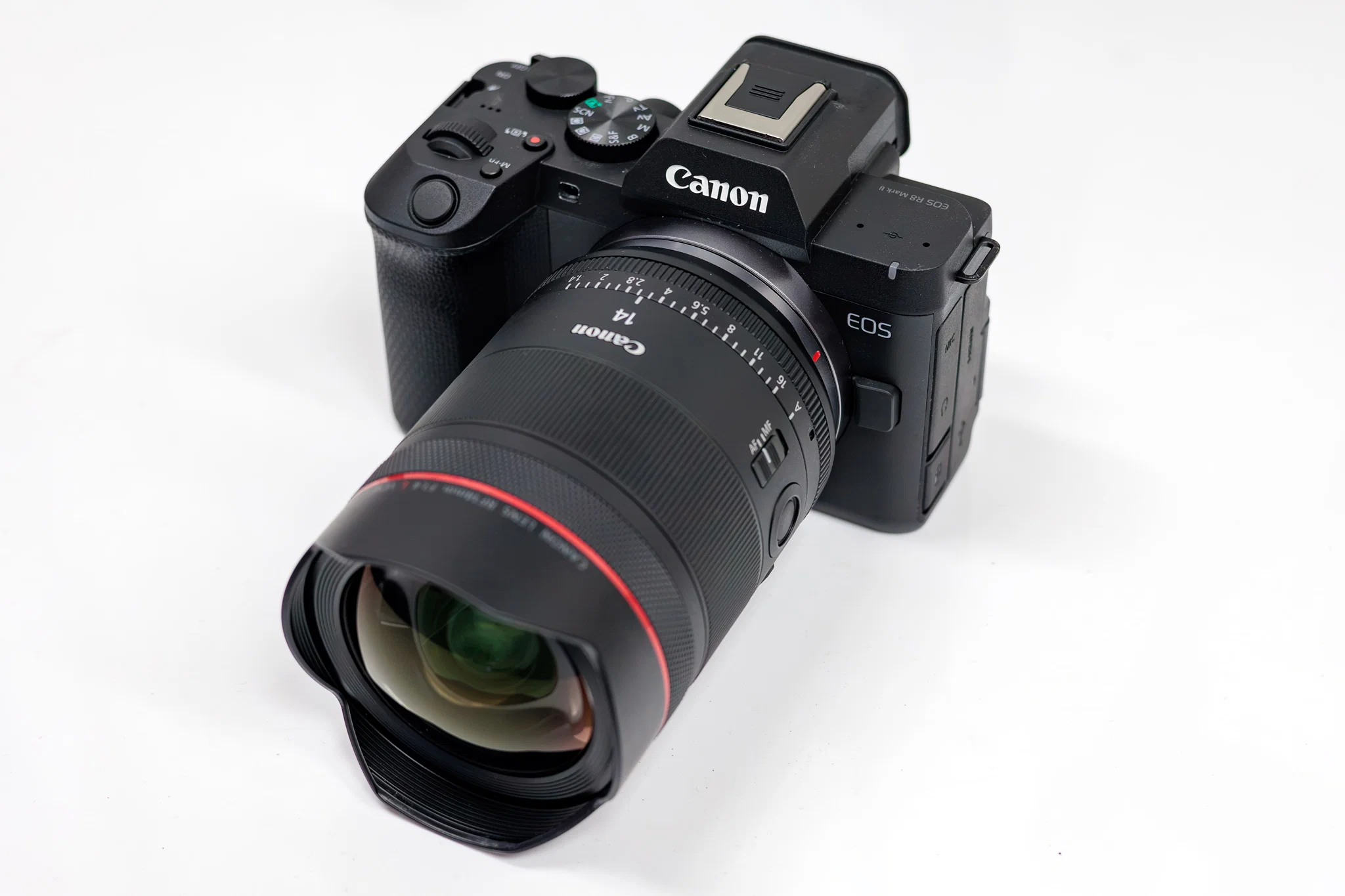 Canon EOS R8 Mark II chính thức ra mắt tại Việt Nam, bổ sung IBIS 5 trục, chụp 40 hình/giây và quay 4K 60p