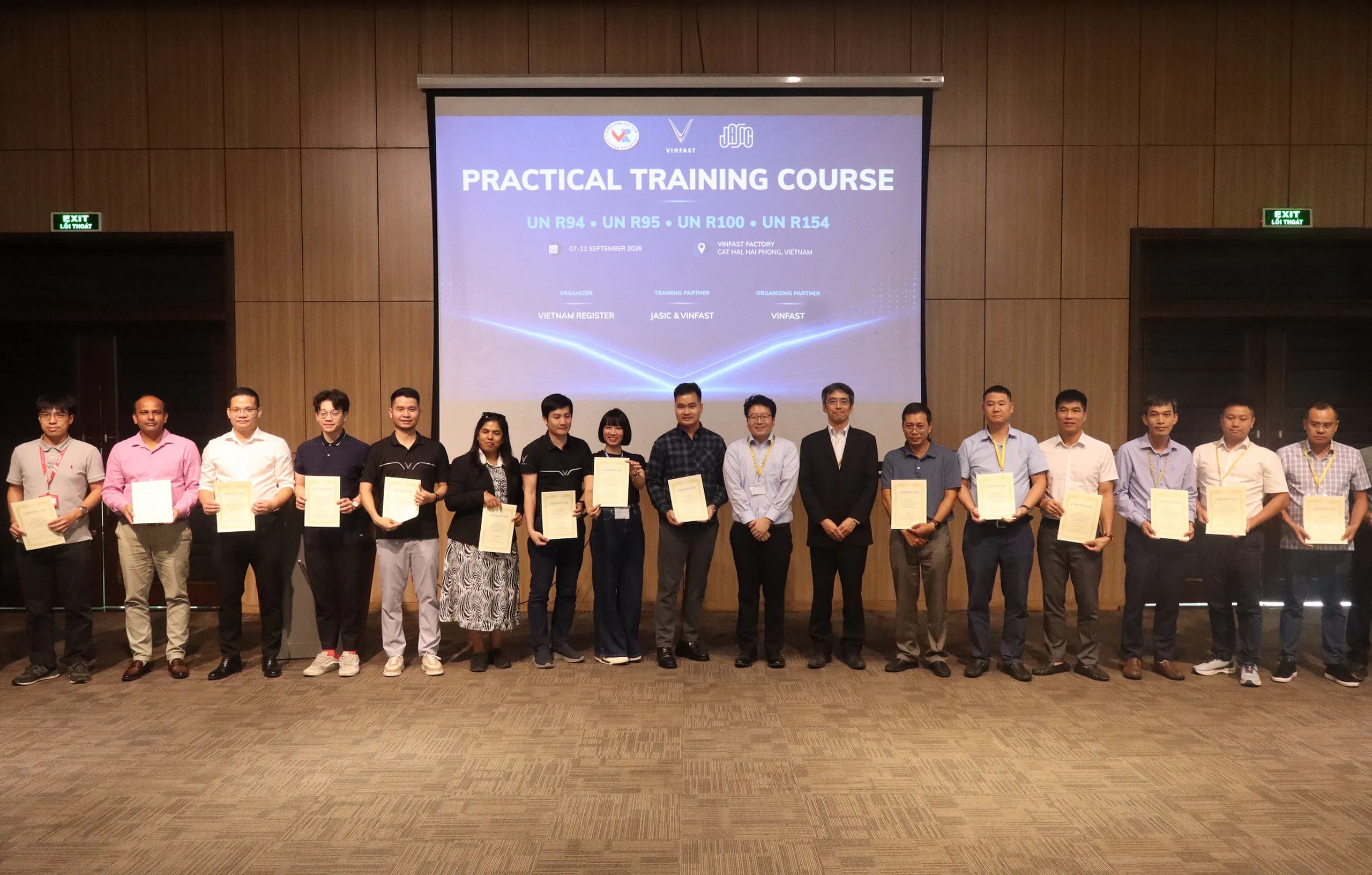 Cục Đăng kiểm Việt Nam phối hợp VinFast nâng cao năng lực kiểm thử ô tô