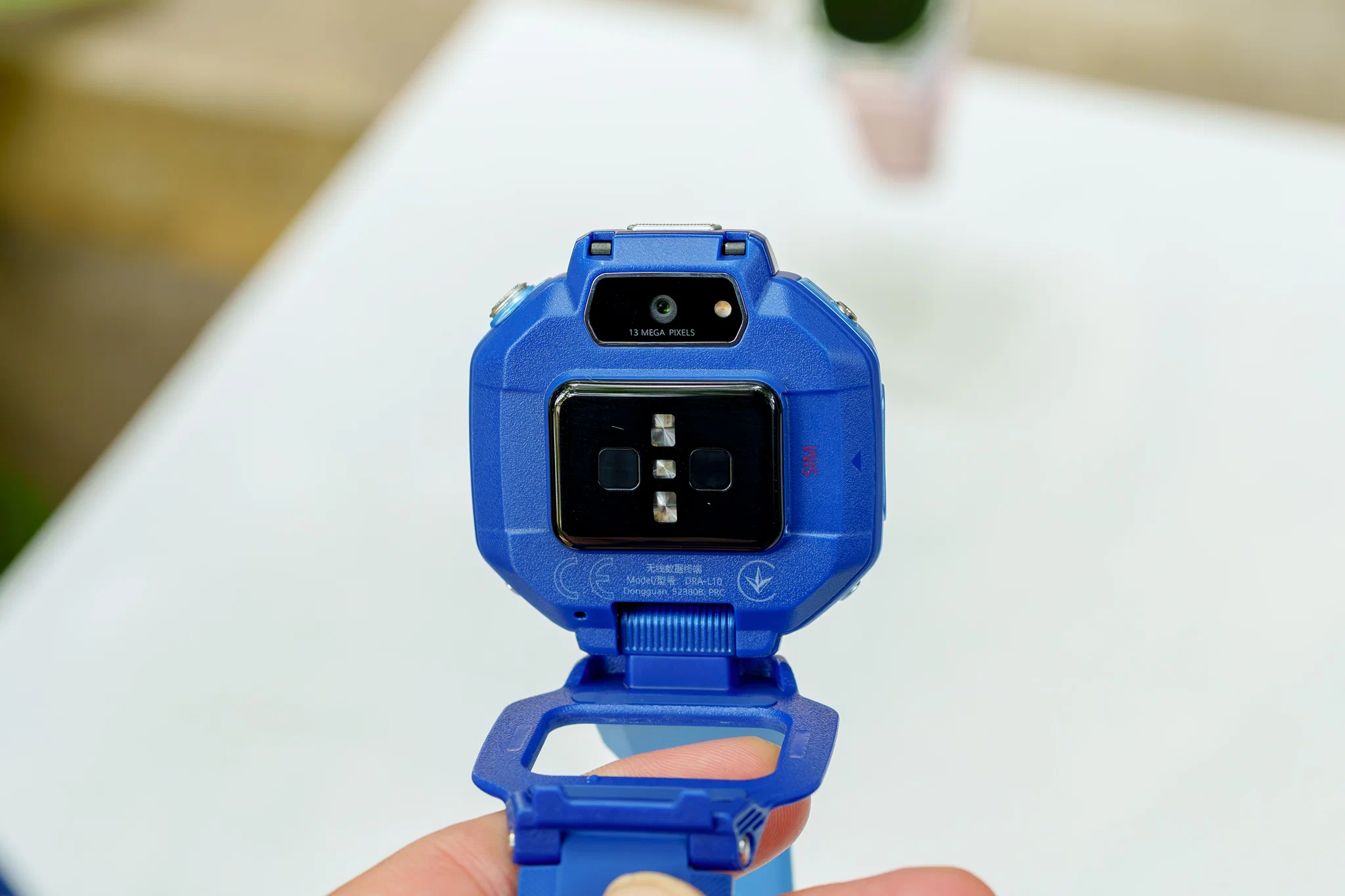 HUAWEI WATCH KIDS X1 mở bán tại Việt Nam - Thiết kế xoay 360° và loạt công cụ theo dõi, liên lạc với trẻ