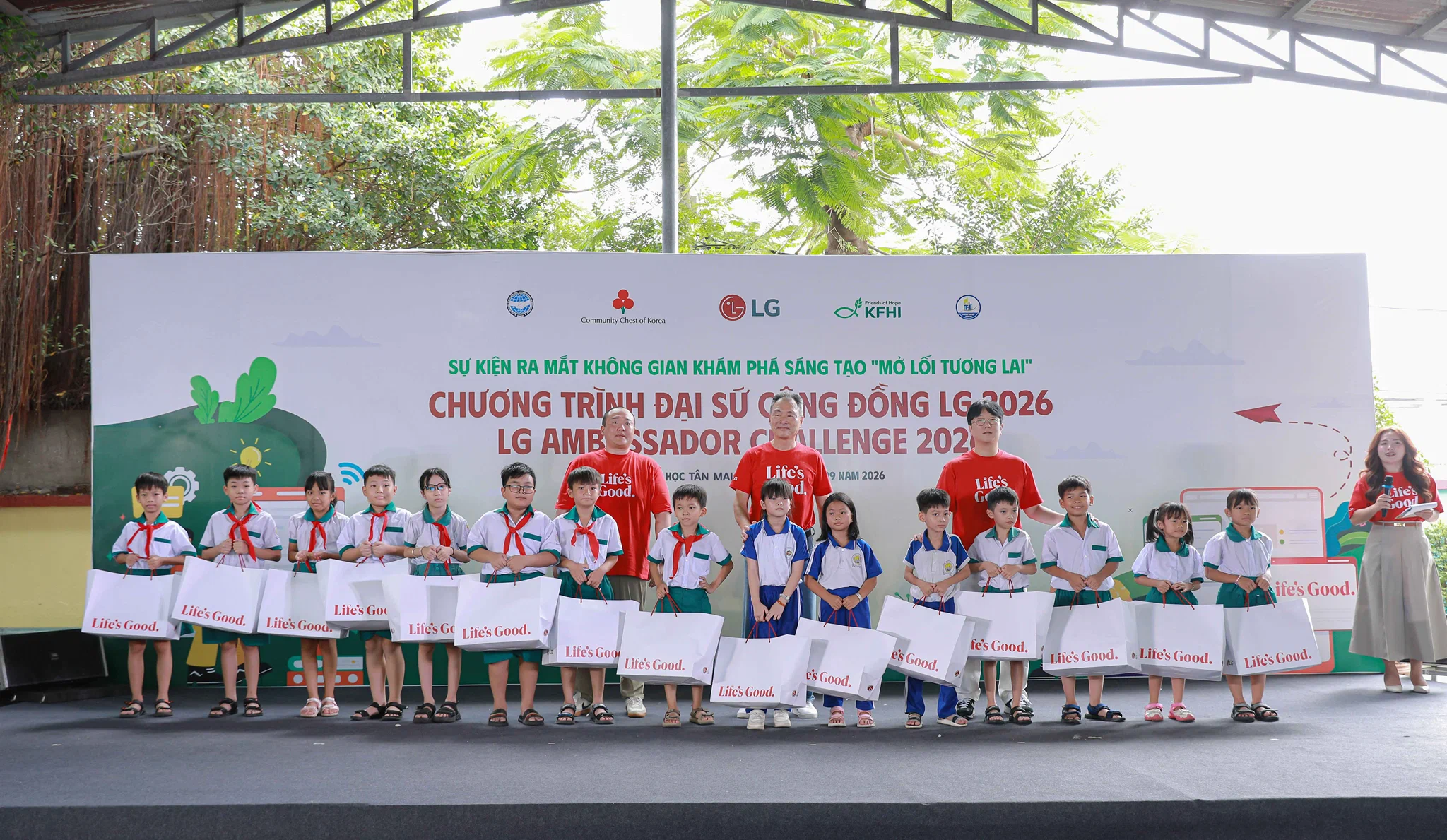 LG giới thiệu không gian “Mở lối Tương lai”, đưa công nghệ đến hơn 1,000 học sinh Đồng Nai