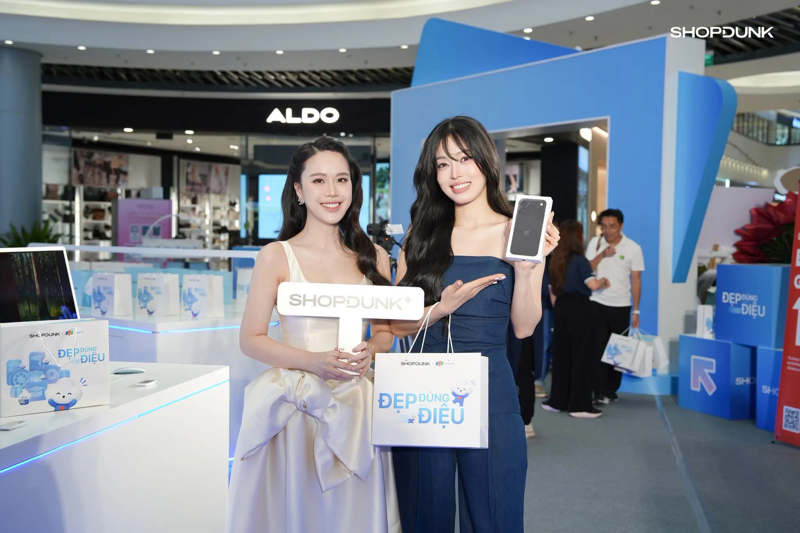 ShopDunk đưa định vị "Đẹp Đúng Điệu" ra không gian thực thông qua sự kiện bàn giao iPhone 18 Pro series