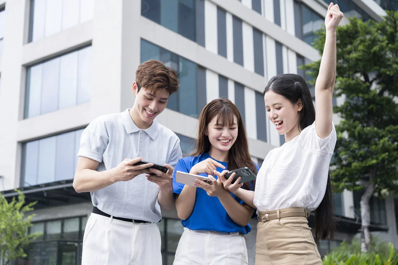 VinaPhone tặng 5 học bổng 100 triệu đồng cùng loạt quà công nghệ mùa tựu trường