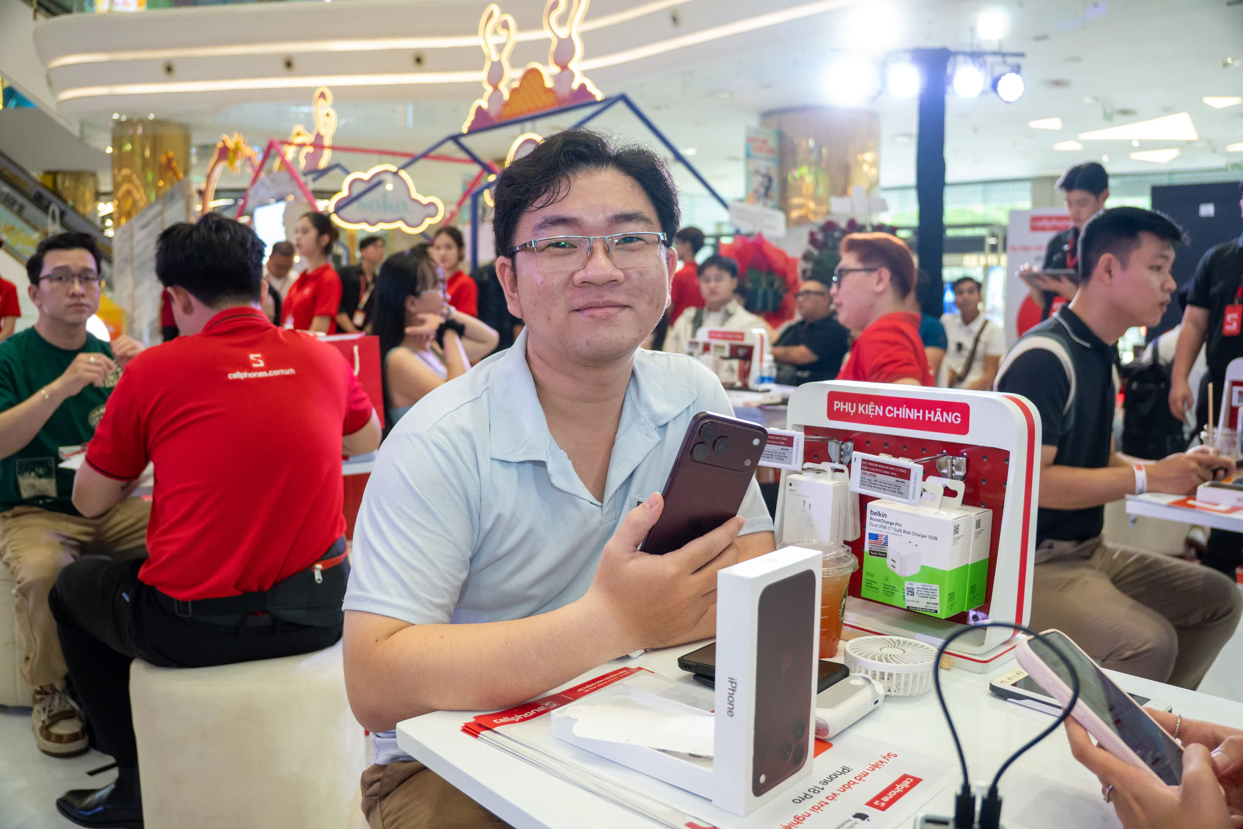 CellphoneS bắt đầu giao iPhone 18 Pro và iPhone 18 Pro Max, gần 50,000 đơn đặt trước