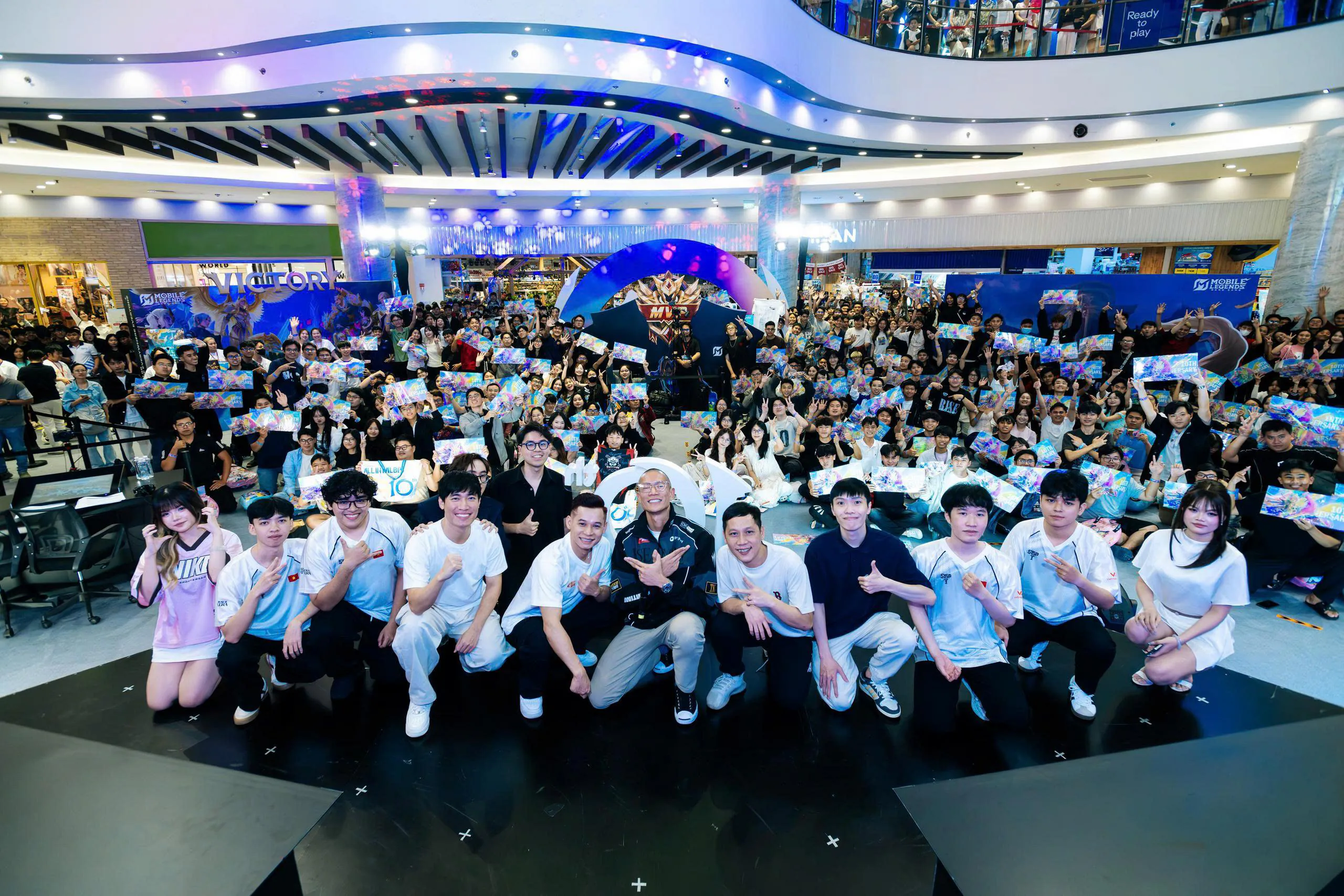 Mobile Legends: Bang Bang kỷ niệm 10 năm với showmatch quy tụ Độ Mixi và Thầy Giáo Ba