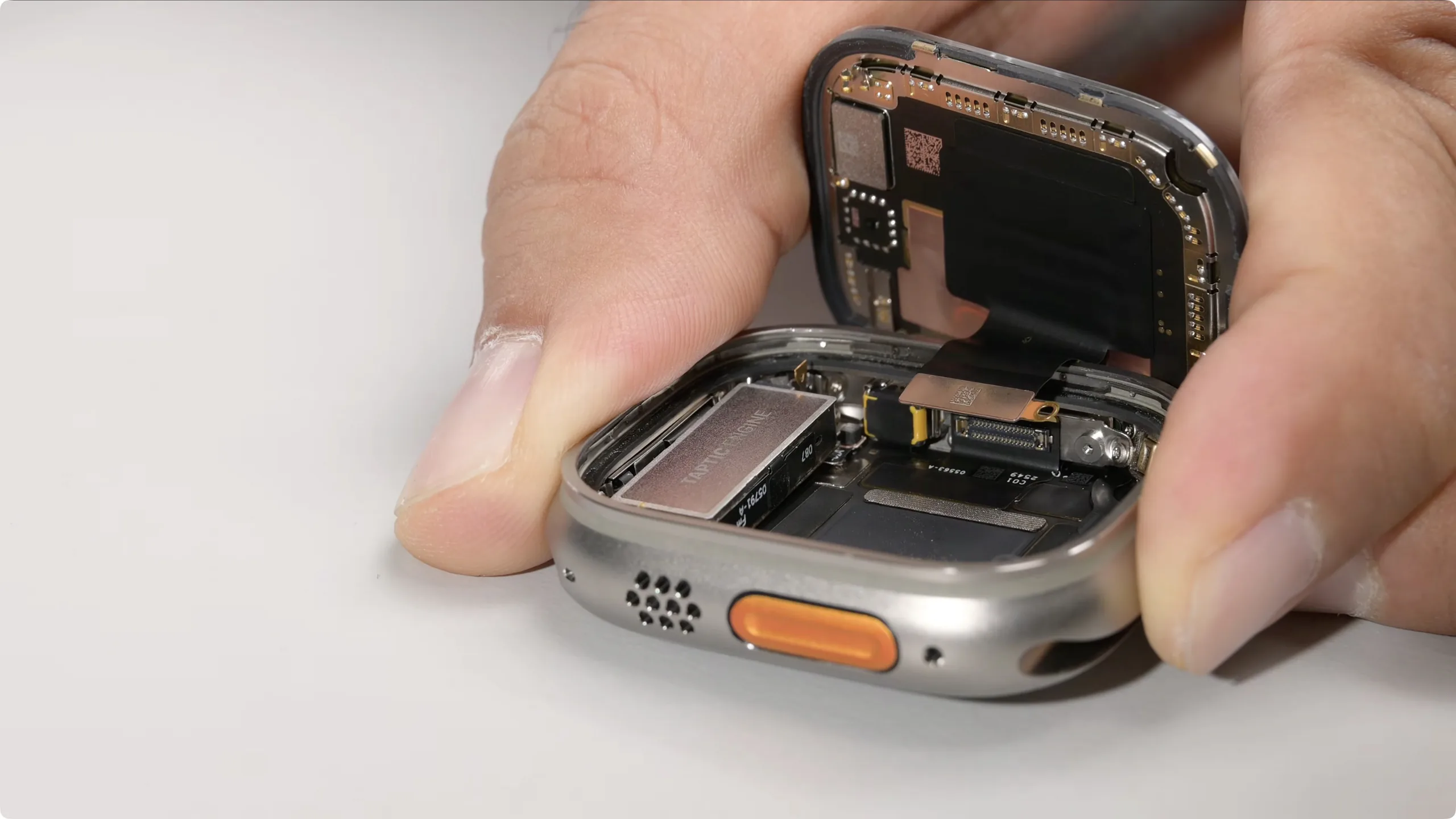 Apple Watch Series 12 Ultra 4 Teardown Inside the Changes 1 mp4 02 32 360