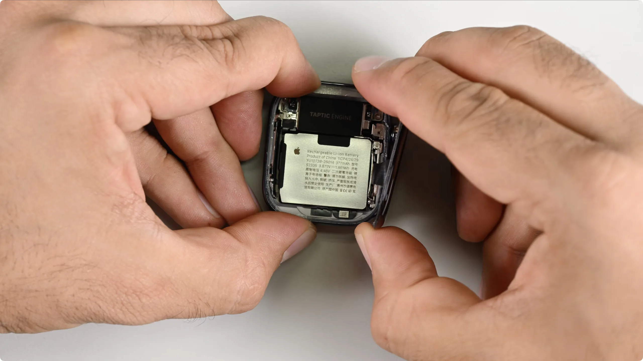 Apple Watch Series 12 Ultra 4 Teardown Inside the Changes 1 mp4 03 44 557