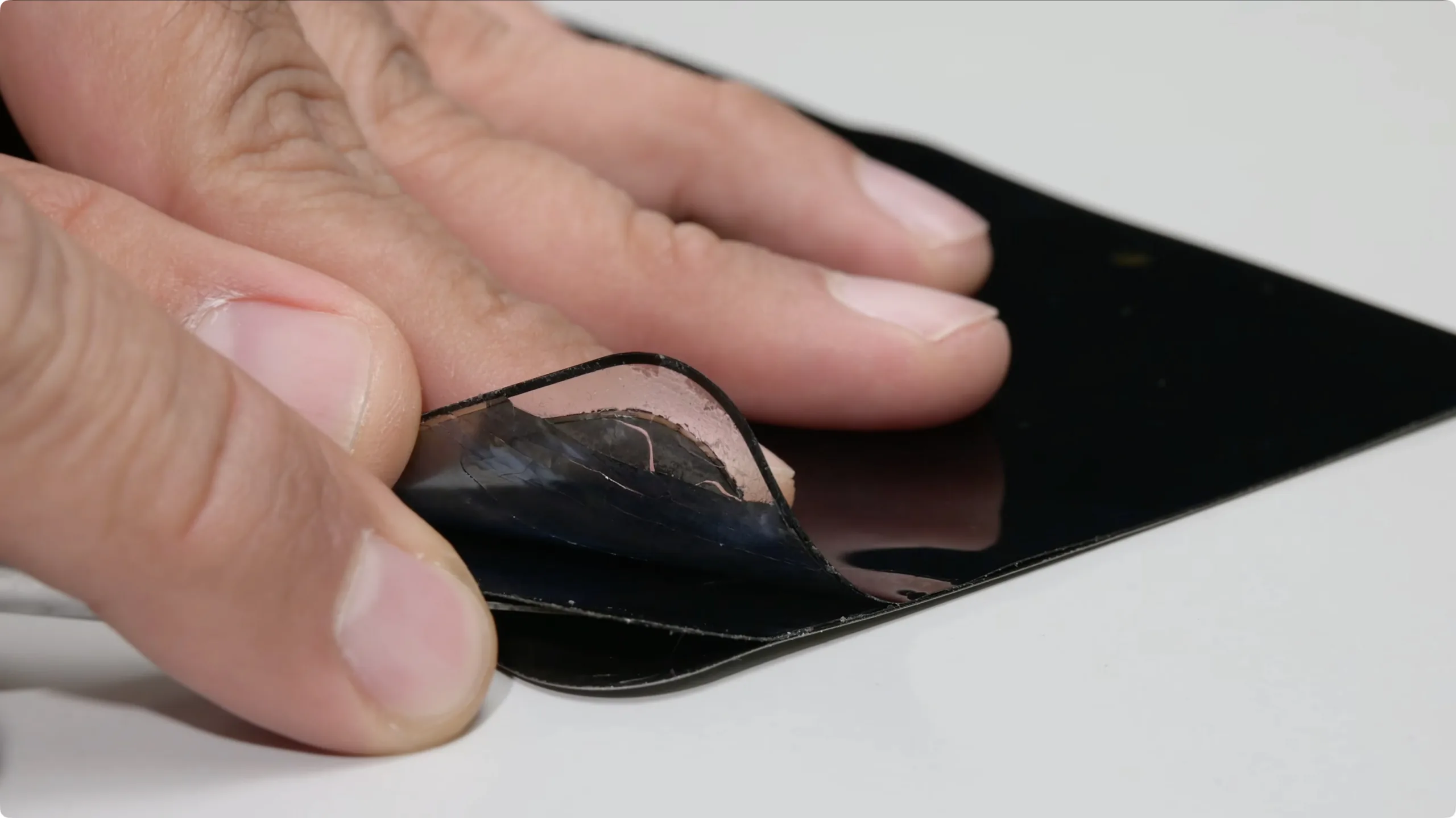 Apples Folding iPhone Might Have a Screen Problem mp4 12 53 189