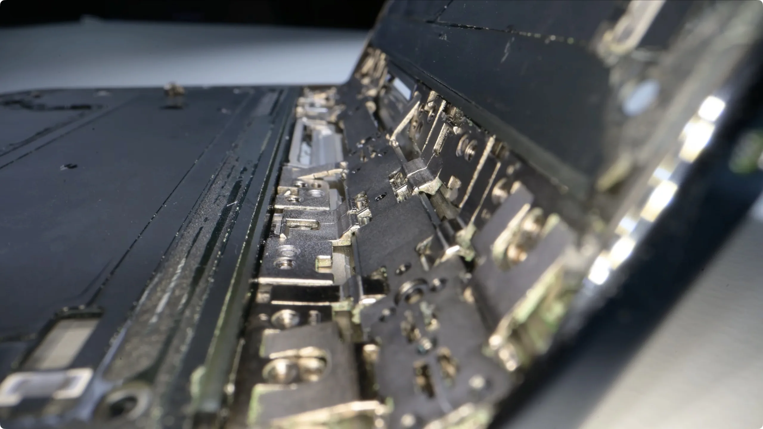 Apples Folding iPhone Might Have a Screen Problem mp4 11 30 481