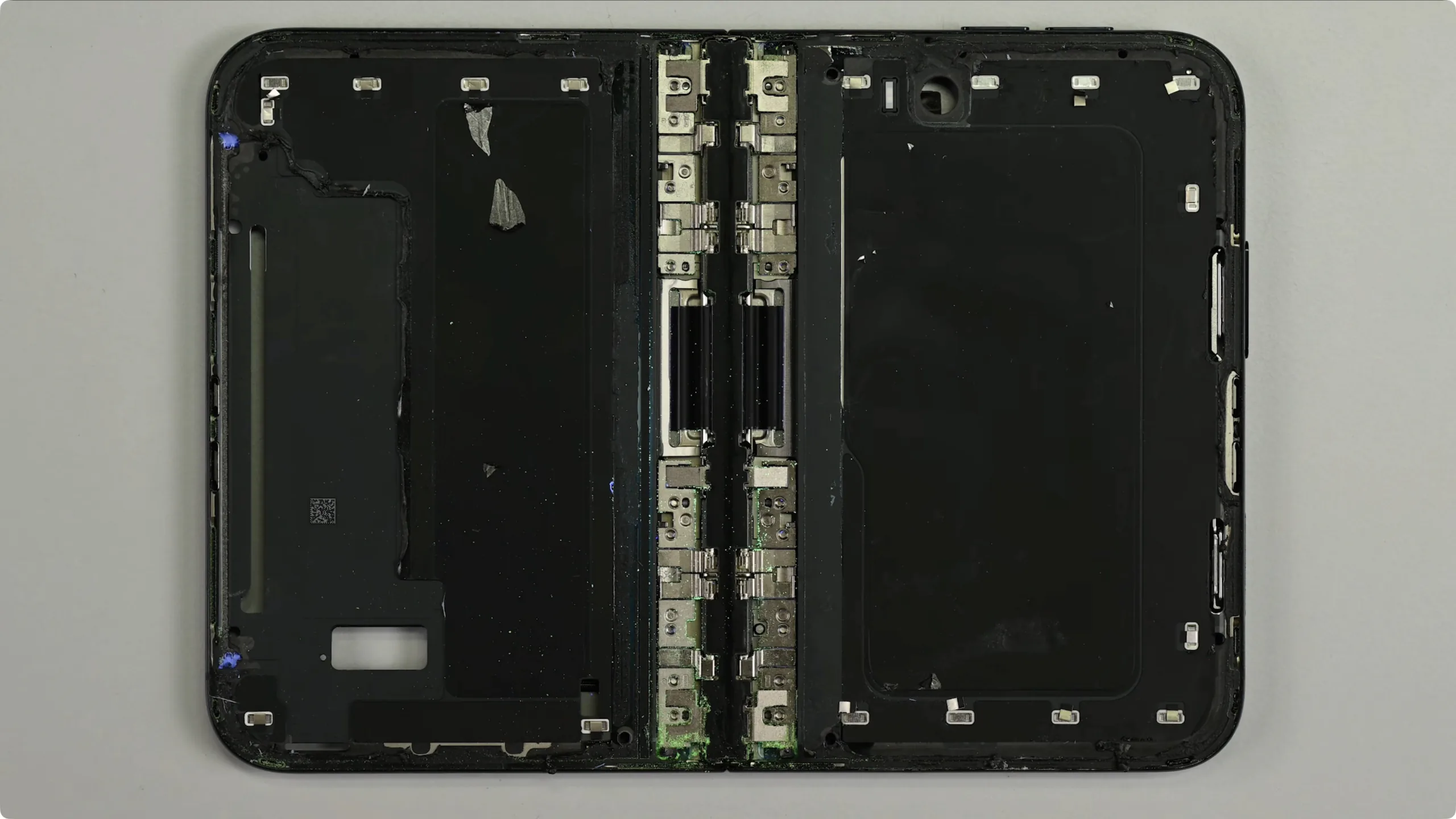 Apples Folding iPhone Might Have a Screen Problem mp4 11 14 131
