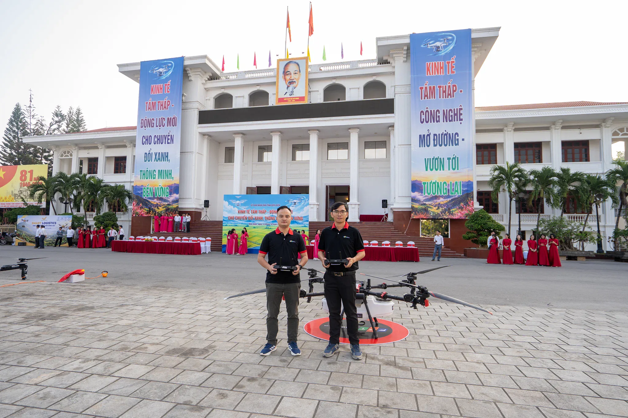 FPT Shop đồng hành cùng Điện Biên phát triển mô hình nông nghiệp ứng dụng UAV
