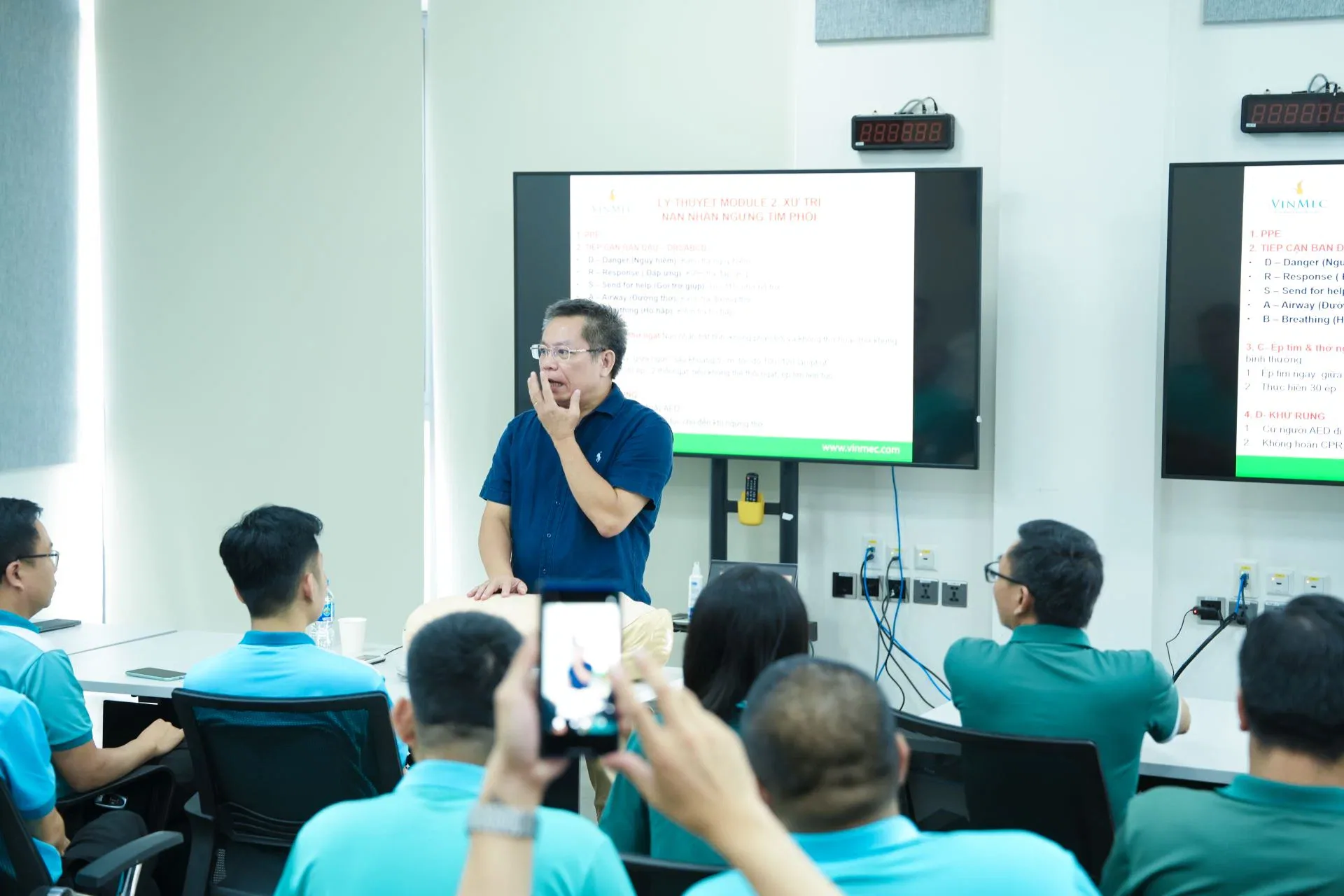 Green SM ky nang so cuu 02