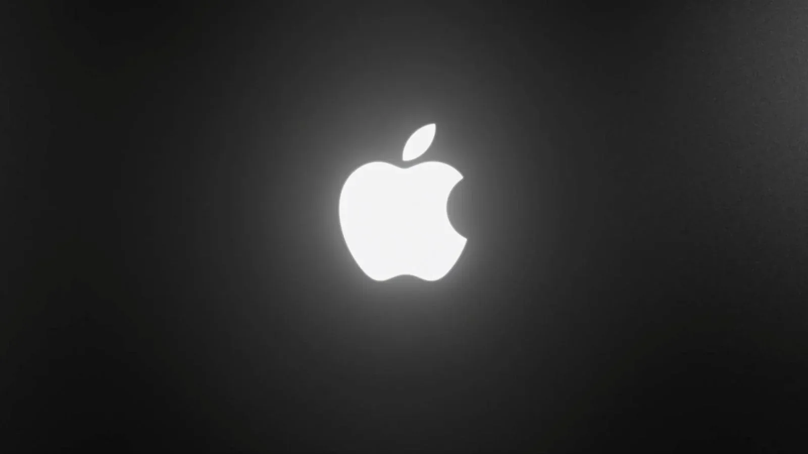 Logo Apple phát sáng trở lại trên MacBook Pro sau 10 năm