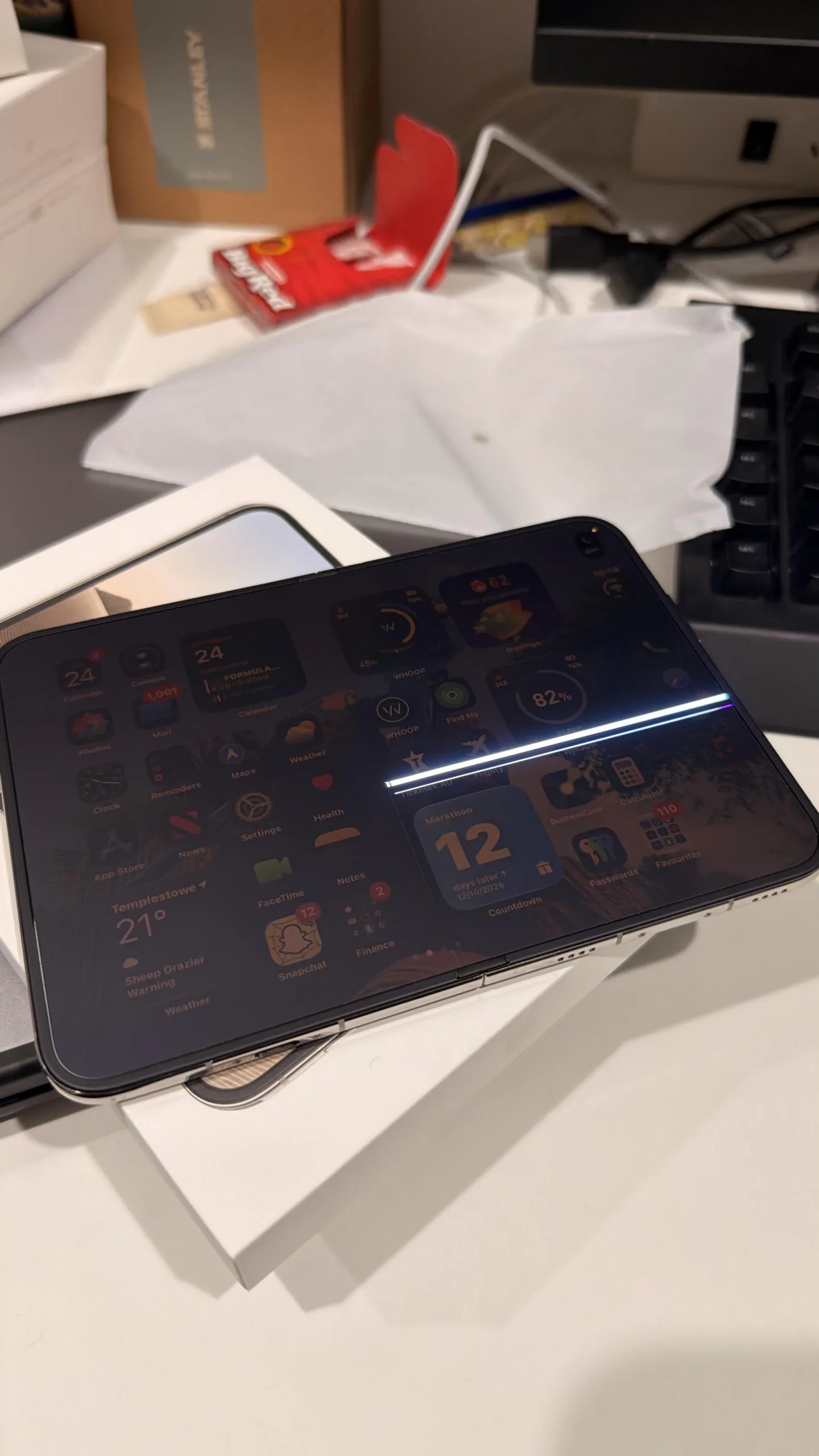Một số iPhone Duo bị sọc màn hình theo cùng một kiểu