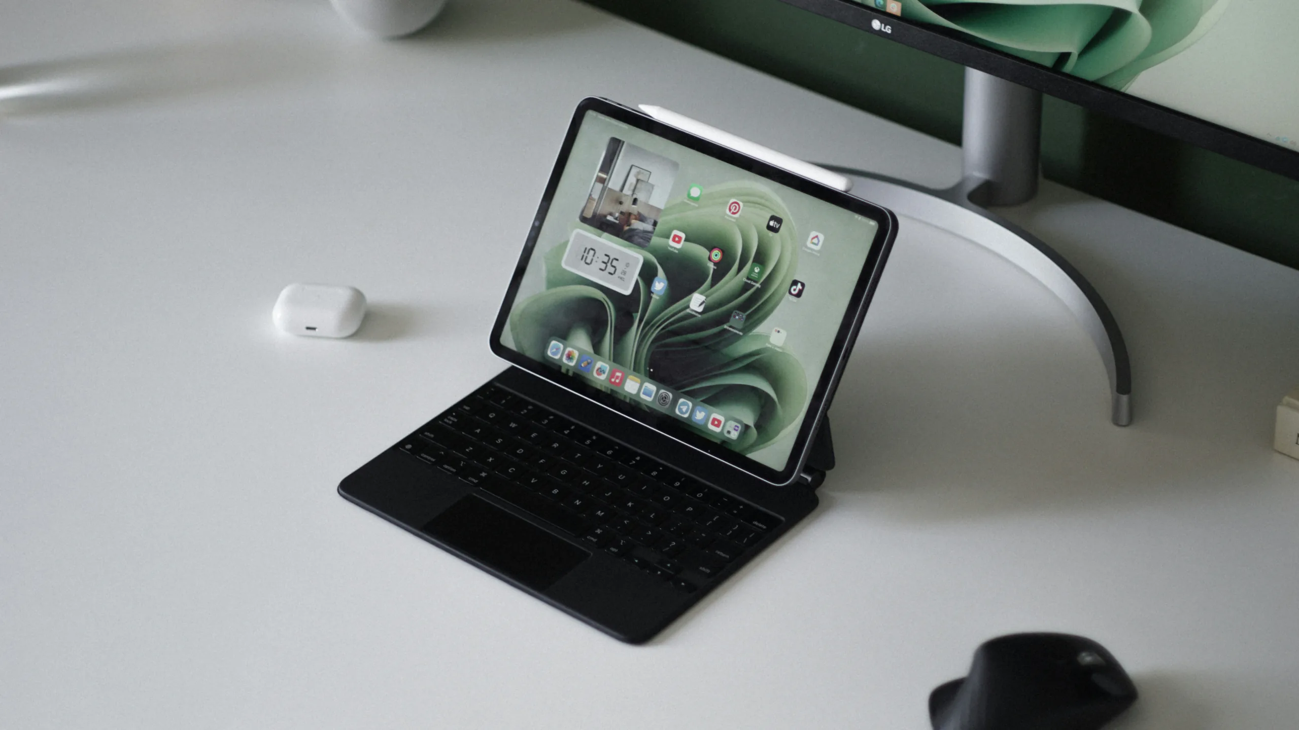 MacBook Pro đã có màn hình cảm ứng, tại sao iPad Pro vẫn chưa được chạy macOS?